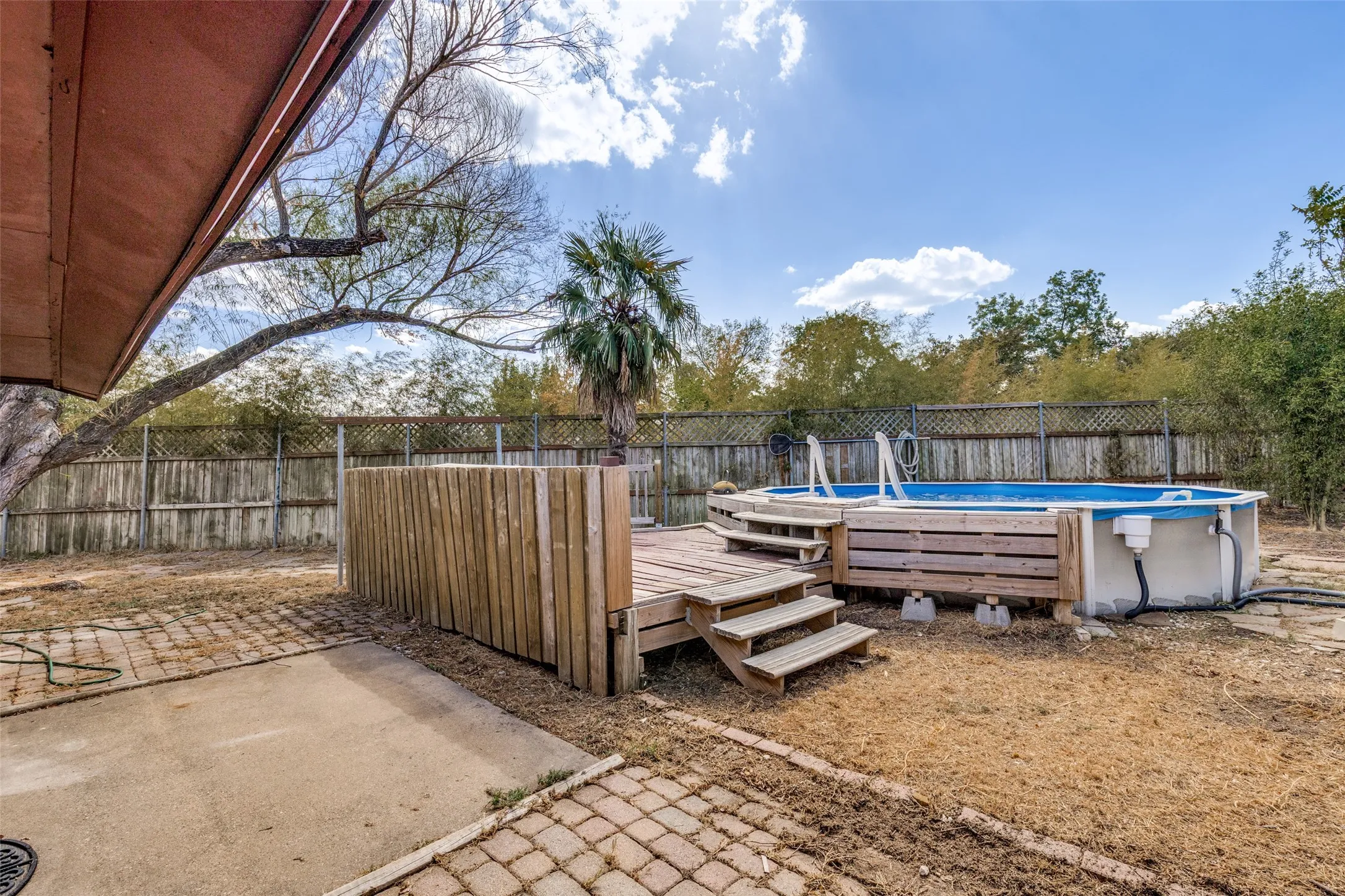 Single Family Residence For Sale in Dallas County , 1519 Creekwood Lane, Mesquite, Texas 75149, 4 Bedroom, 2 Bathroom, Garage spaces, 1,880 Sqft, built in 1979, mls#21389055, Real Estate Agent in Mesquite, Homes For Sale in Dallas county, Homes For Sale in Mesquite, Realtor in Mesquite Texas, Real Estate Brokerage Independent Realty Texas, Luminita Cordes Realtor