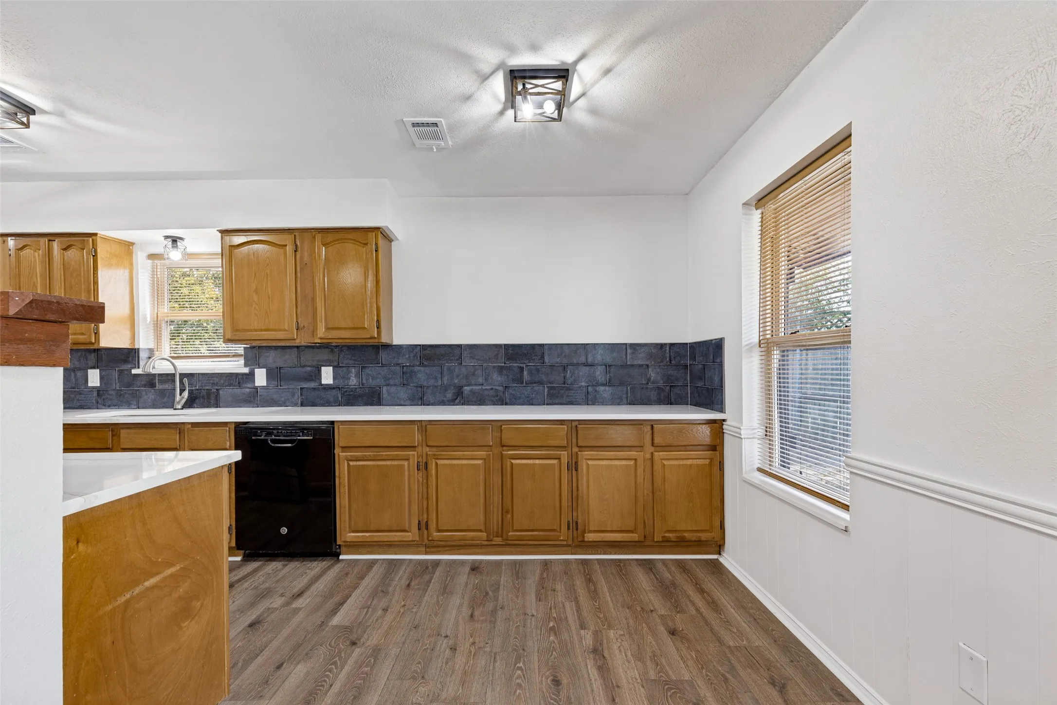 Single Family Residence For Sale in Dallas County , 1519 Creekwood Lane, Mesquite, Texas 75149, 4 Bedroom, 2 Bathroom, Garage spaces, 1,880 Sqft, built in 1979, mls#21389055, Real Estate Agent in Mesquite, Homes For Sale in Dallas county, Homes For Sale in Mesquite, Realtor in Mesquite Texas, Real Estate Brokerage Independent Realty Texas, Luminita Cordes Realtor