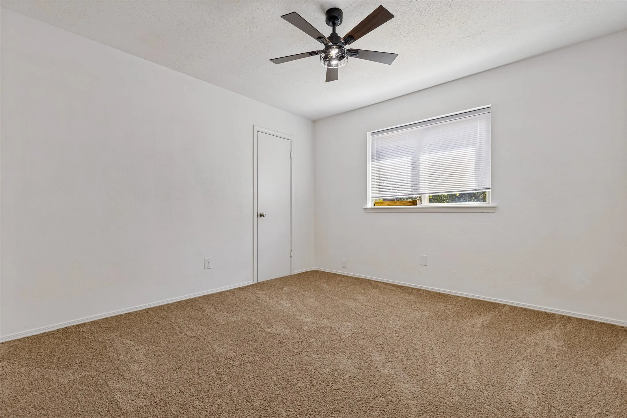 Single Family Residence For Sale in Dallas County , 1519 Creekwood Lane, Mesquite, Texas 75149, 4 Bedroom, 2 Bathroom, Garage spaces, 1,880 Sqft, built in 1979, mls#21389055, Real Estate Agent in Mesquite, Homes For Sale in Dallas county, Homes For Sale in Mesquite, Realtor in Mesquite Texas, Real Estate Brokerage Independent Realty Texas, Luminita Cordes Realtor