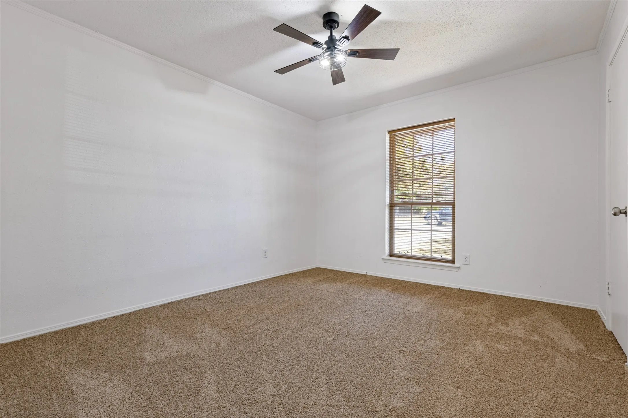 Single Family Residence For Sale in Dallas County , 1519 Creekwood Lane, Mesquite, Texas 75149, 4 Bedroom, 2 Bathroom, Garage spaces, 1,880 Sqft, built in 1979, mls#21389055, Real Estate Agent in Mesquite, Homes For Sale in Dallas county, Homes For Sale in Mesquite, Realtor in Mesquite Texas, Real Estate Brokerage Independent Realty Texas, Luminita Cordes Realtor