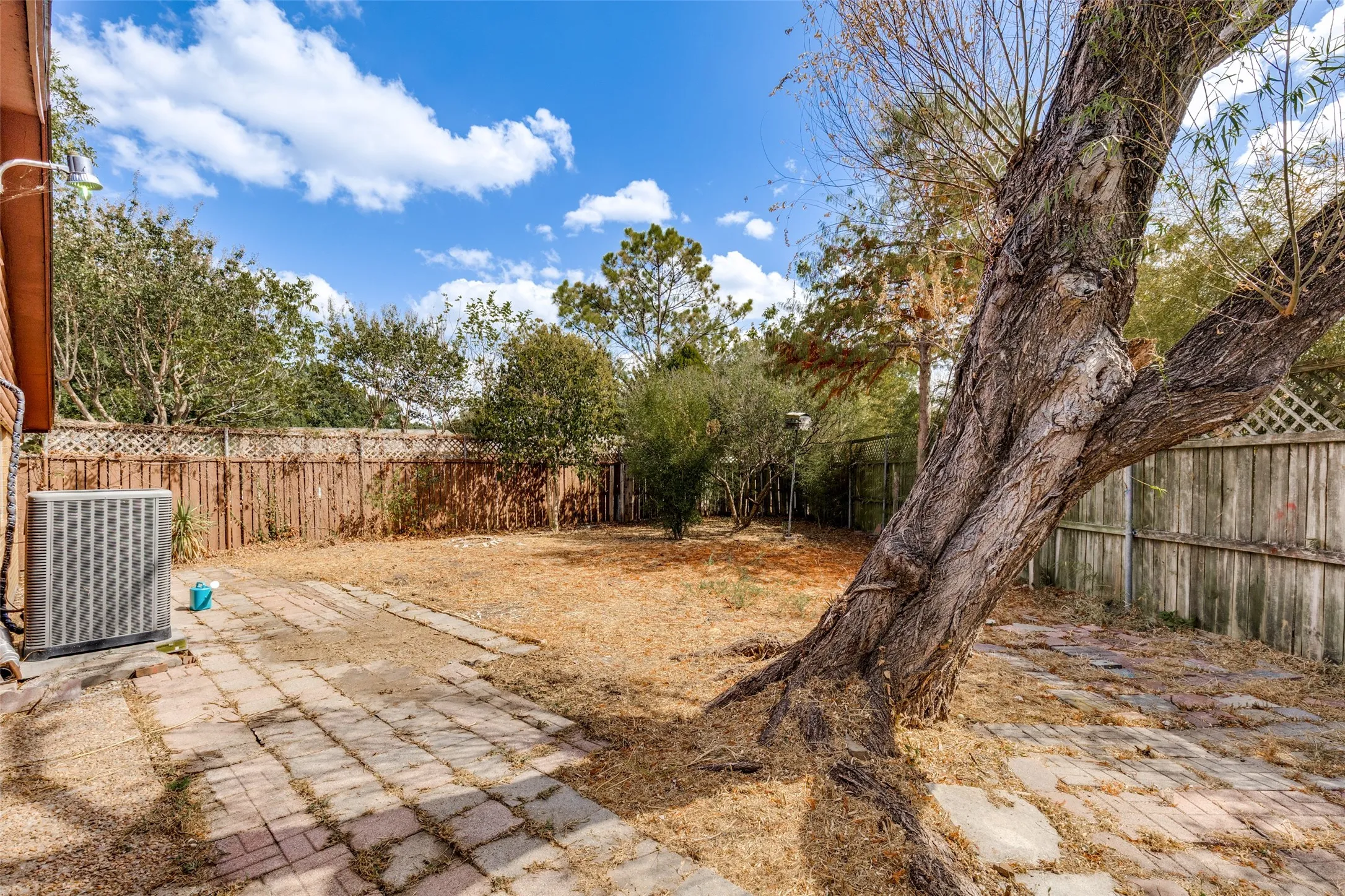 Single Family Residence For Sale in Dallas County , 1519 Creekwood Lane, Mesquite, Texas 75149, 4 Bedroom, 2 Bathroom, Garage spaces, 1,880 Sqft, built in 1979, mls#21389055, Real Estate Agent in Mesquite, Homes For Sale in Dallas county, Homes For Sale in Mesquite, Realtor in Mesquite Texas, Real Estate Brokerage Independent Realty Texas, Luminita Cordes Realtor