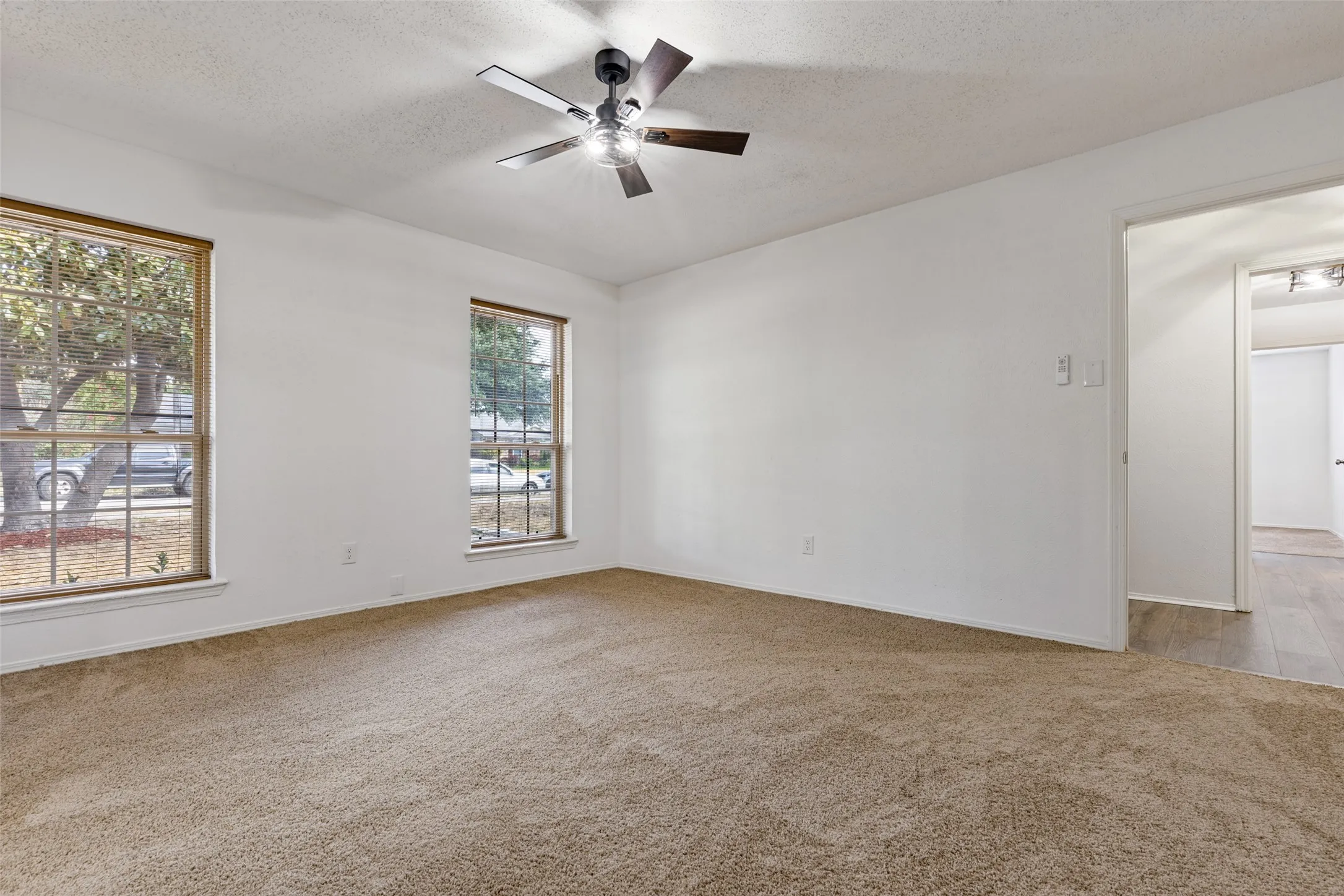 Single Family Residence For Sale in Dallas County , 1519 Creekwood Lane, Mesquite, Texas 75149, 4 Bedroom, 2 Bathroom, Garage spaces, 1,880 Sqft, built in 1979, mls#21389055, Real Estate Agent in Mesquite, Homes For Sale in Dallas county, Homes For Sale in Mesquite, Realtor in Mesquite Texas, Real Estate Brokerage Independent Realty Texas, Luminita Cordes Realtor