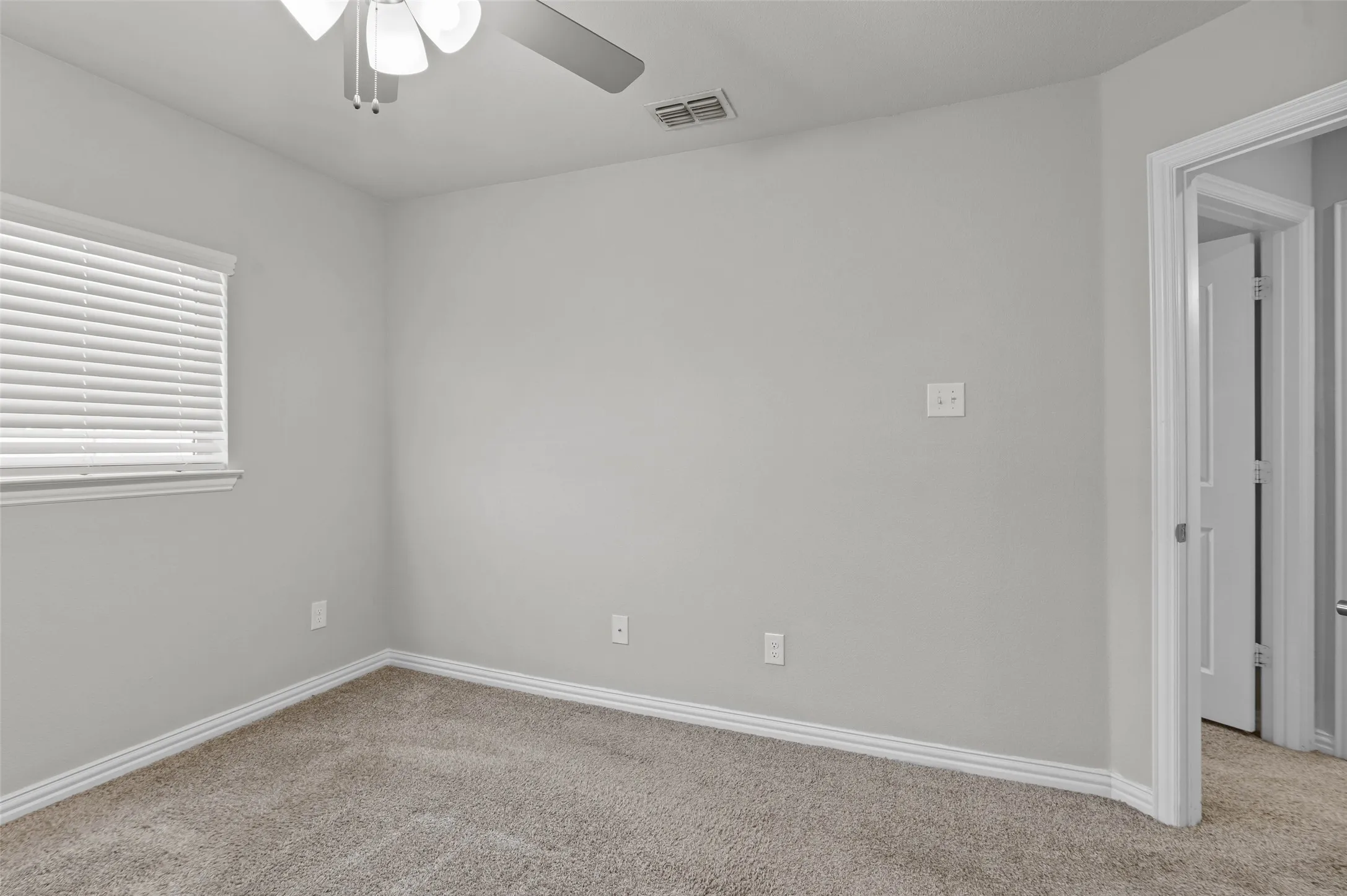 Townhouse For Sale in Denton County , 2228 Davenport Drive, Denton, Texas 76207, 3 Bedroom, 3 Bathroom, 2 Garage spaces, 1,615 Sqft, built in 2021, mls#21384474, Real Estate Agent in Denton, Homes For Sale in Denton county, Homes For Sale in Denton, Realtor in Denton Texas, Real Estate Brokerage Independent Realty Texas, Luminita Cordes Realtor