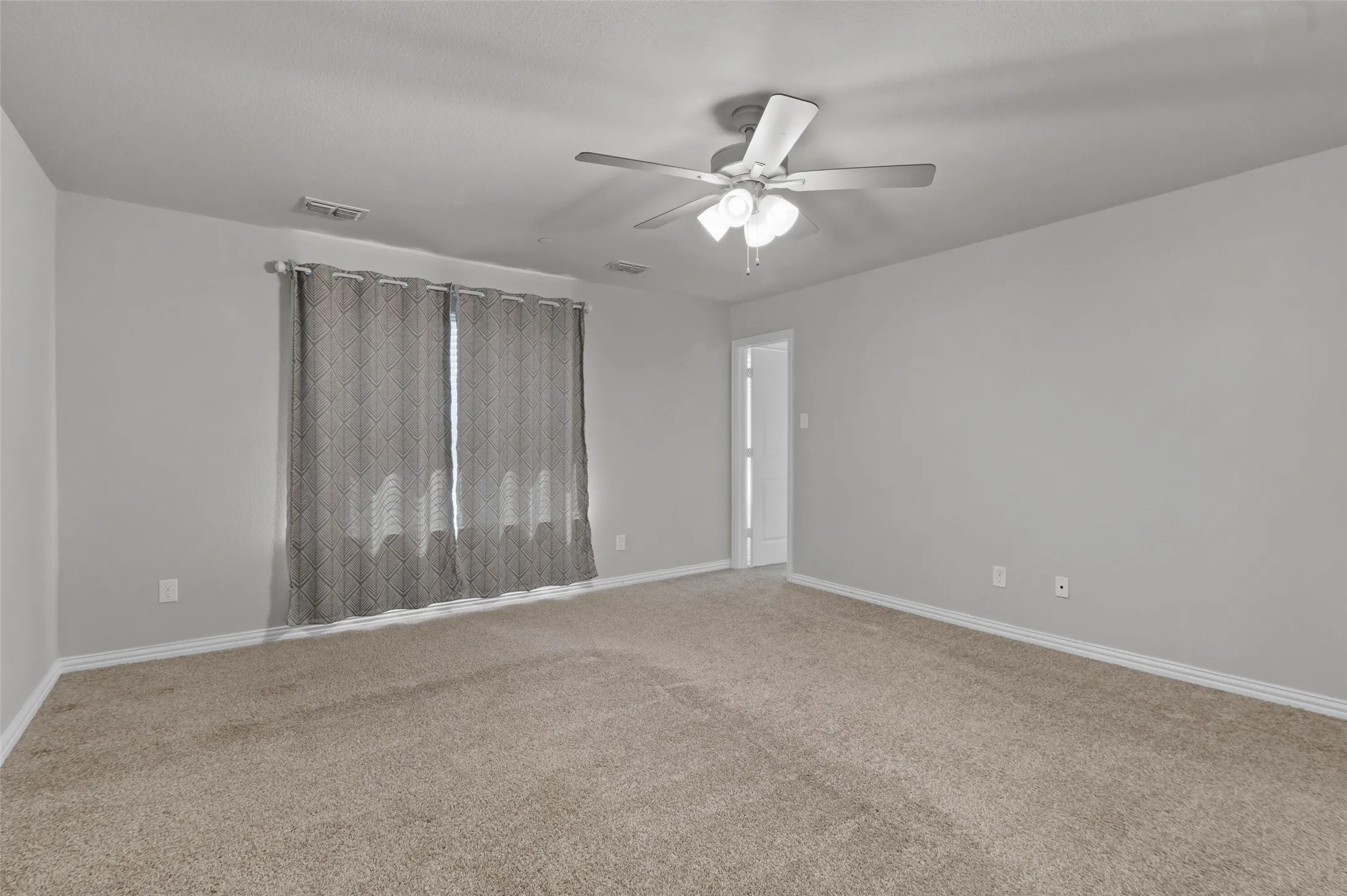 Townhouse For Sale in Denton County , 2228 Davenport Drive, Denton, Texas 76207, 3 Bedroom, 3 Bathroom, 2 Garage spaces, 1,615 Sqft, built in 2021, mls#21384474, Real Estate Agent in Denton, Homes For Sale in Denton county, Homes For Sale in Denton, Realtor in Denton Texas, Real Estate Brokerage Independent Realty Texas, Luminita Cordes Realtor