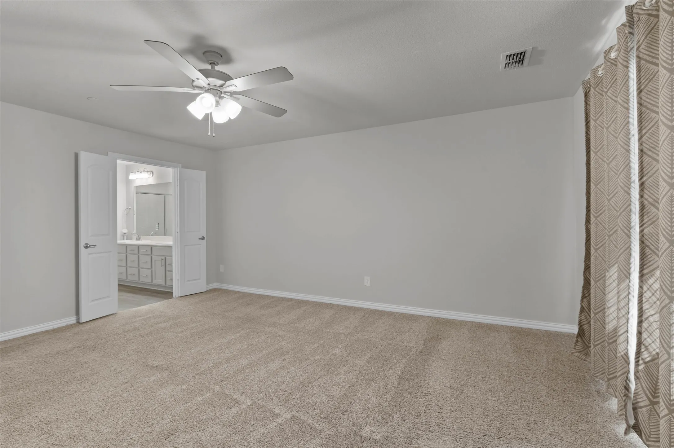 Townhouse For Sale in Denton County , 2228 Davenport Drive, Denton, Texas 76207, 3 Bedroom, 3 Bathroom, 2 Garage spaces, 1,615 Sqft, built in 2021, mls#21384474, Real Estate Agent in Denton, Homes For Sale in Denton county, Homes For Sale in Denton, Realtor in Denton Texas, Real Estate Brokerage Independent Realty Texas, Luminita Cordes Realtor