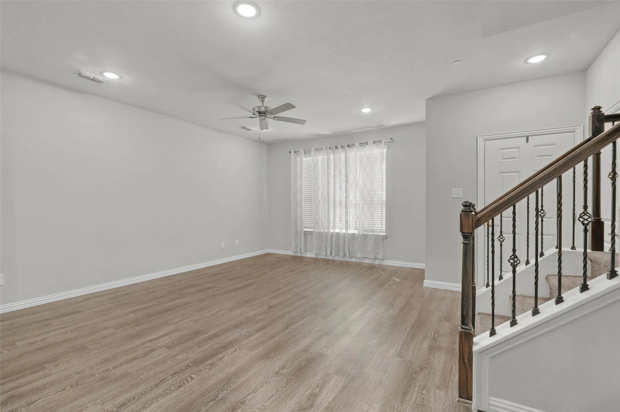 Townhouse For Sale in Denton County , 2228 Davenport Drive, Denton, Texas 76207, 3 Bedroom, 3 Bathroom, 2 Garage spaces, 1,615 Sqft, built in 2021, mls#21384474, Real Estate Agent in Denton, Homes For Sale in Denton county, Homes For Sale in Denton, Realtor in Denton Texas, Real Estate Brokerage Independent Realty Texas, Luminita Cordes Realtor