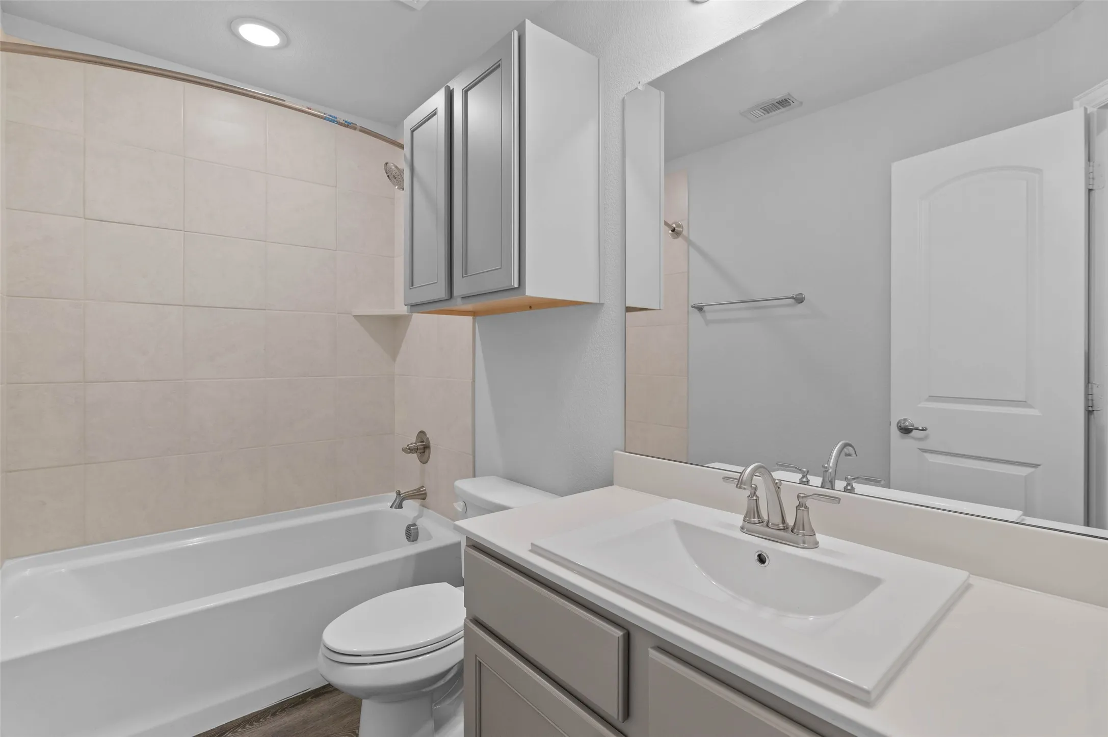 Second upstairs bathroom