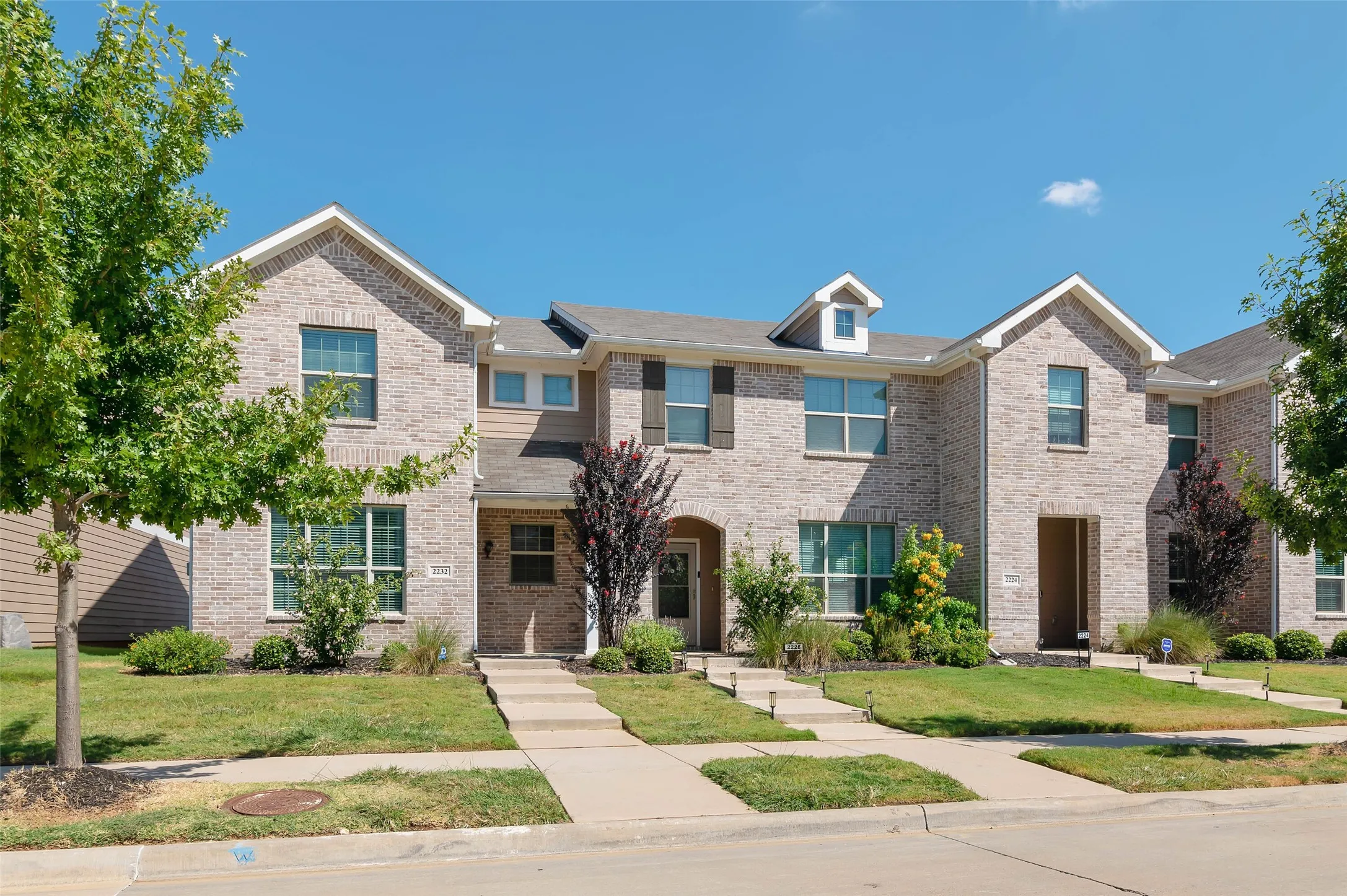 Center unit is 2228 Davenport