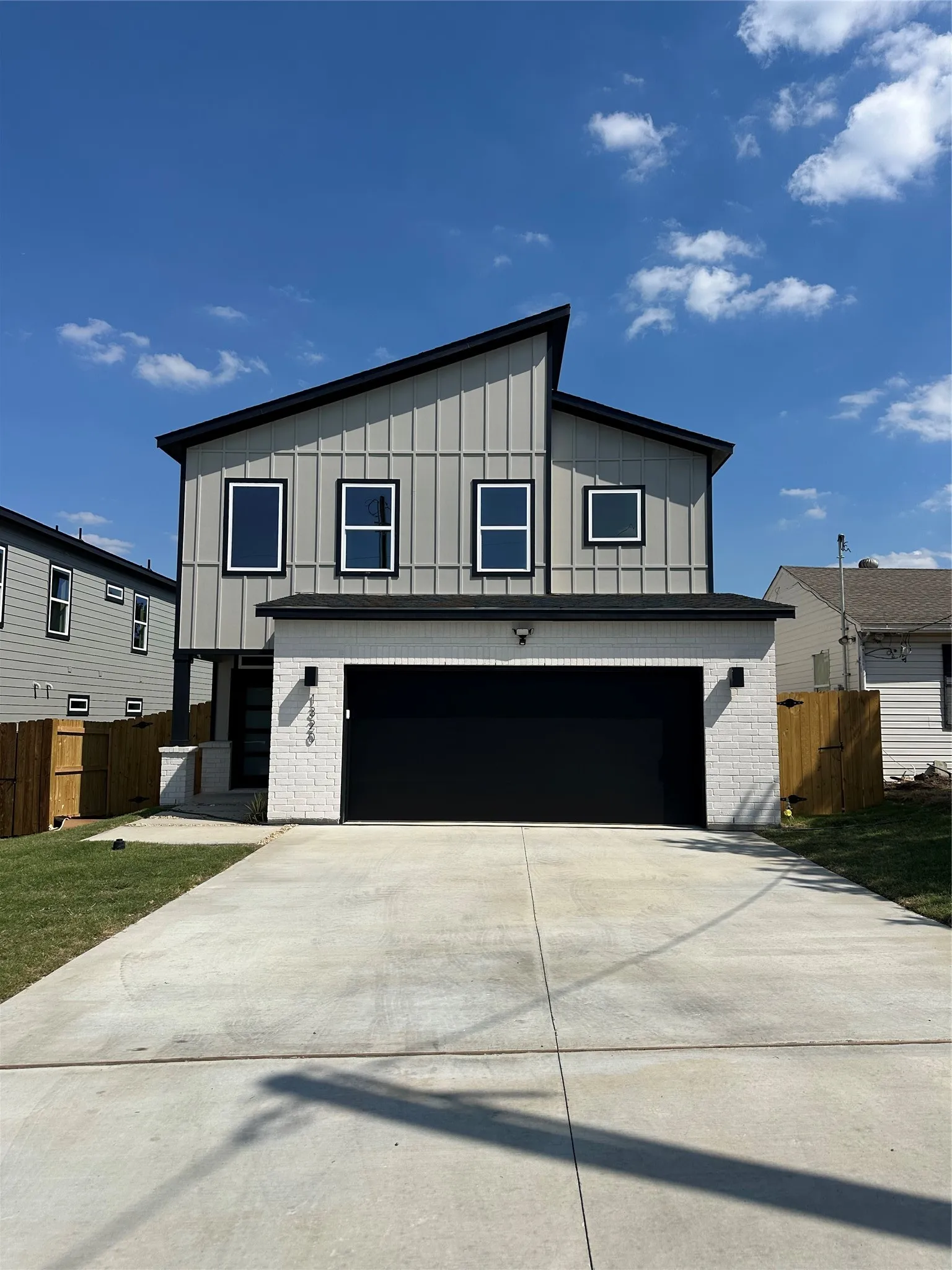 Single Family Residence For Sale in Dallas County , 1320 Diceman Avenue, Dallas, Texas 75203, 4 Bedroom, 4 Bathroom, 2 Garage spaces, 3,167 Sqft, built in 2025, mls#21386317, Real Estate Agent in Dallas, Homes For Sale in Dallas county, Homes For Sale in Dallas, Realtor in Dallas Texas, Real Estate Brokerage Independent Realty Texas, Luminita Cordes Realtor