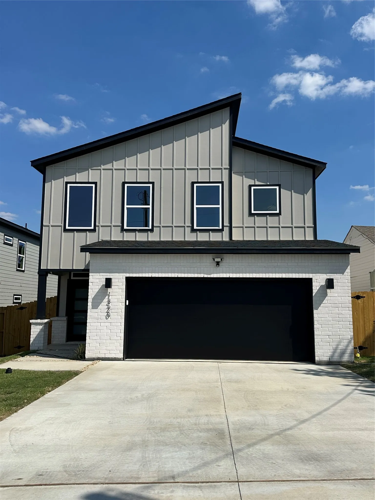 Single Family Residence For Sale in Dallas County , 1320 Diceman Avenue, Dallas, Texas 75203, 4 Bedroom, 4 Bathroom, 2 Garage spaces, 3,167 Sqft, built in 2025, mls#21386317, Real Estate Agent in Dallas, Homes For Sale in Dallas county, Homes For Sale in Dallas, Realtor in Dallas Texas, Real Estate Brokerage Independent Realty Texas, Luminita Cordes Realtor