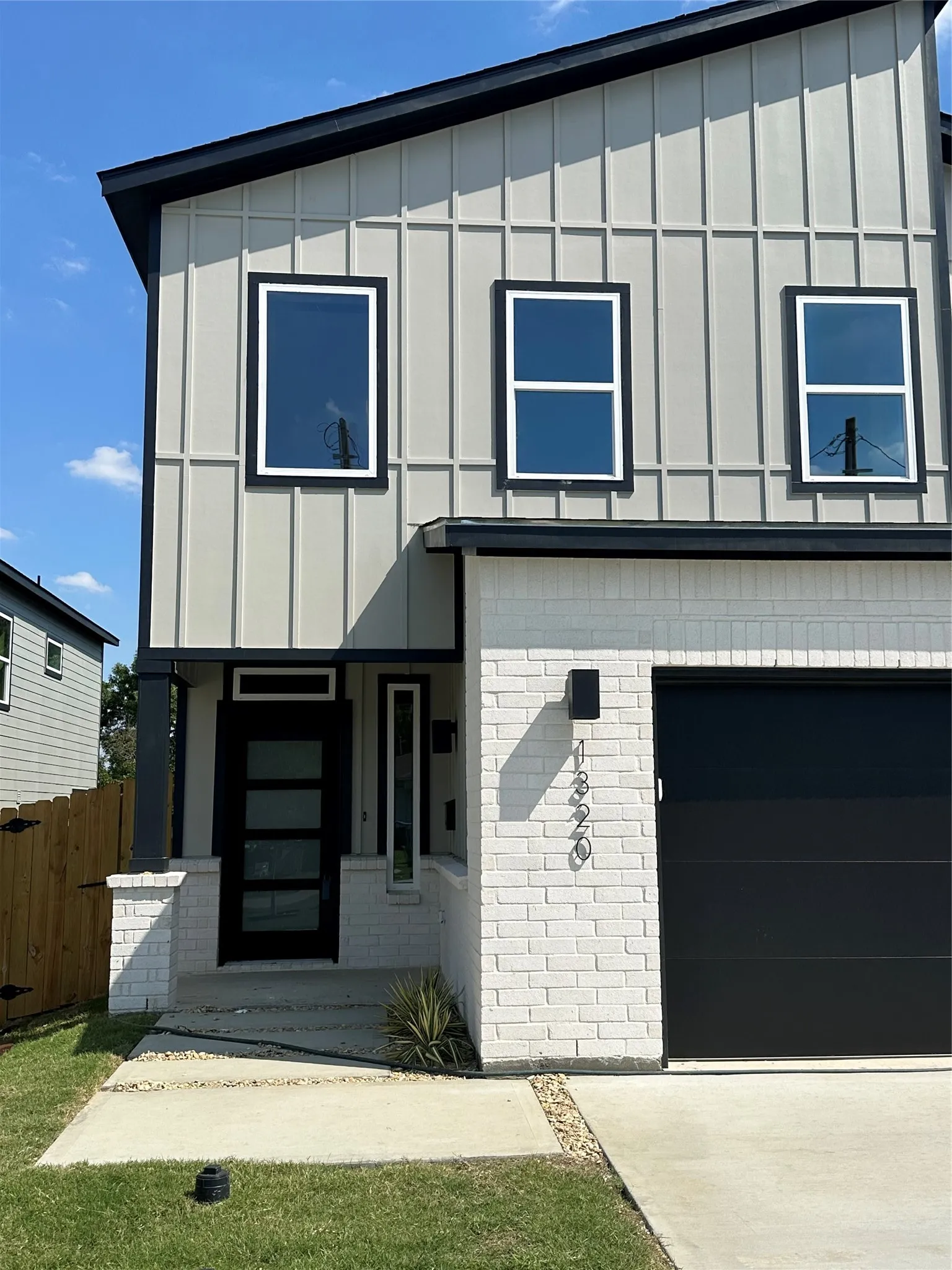 Single Family Residence For Sale in Dallas County , 1320 Diceman Avenue, Dallas, Texas 75203, 4 Bedroom, 4 Bathroom, 2 Garage spaces, 3,167 Sqft, built in 2025, mls#21386317, Real Estate Agent in Dallas, Homes For Sale in Dallas county, Homes For Sale in Dallas, Realtor in Dallas Texas, Real Estate Brokerage Independent Realty Texas, Luminita Cordes Realtor