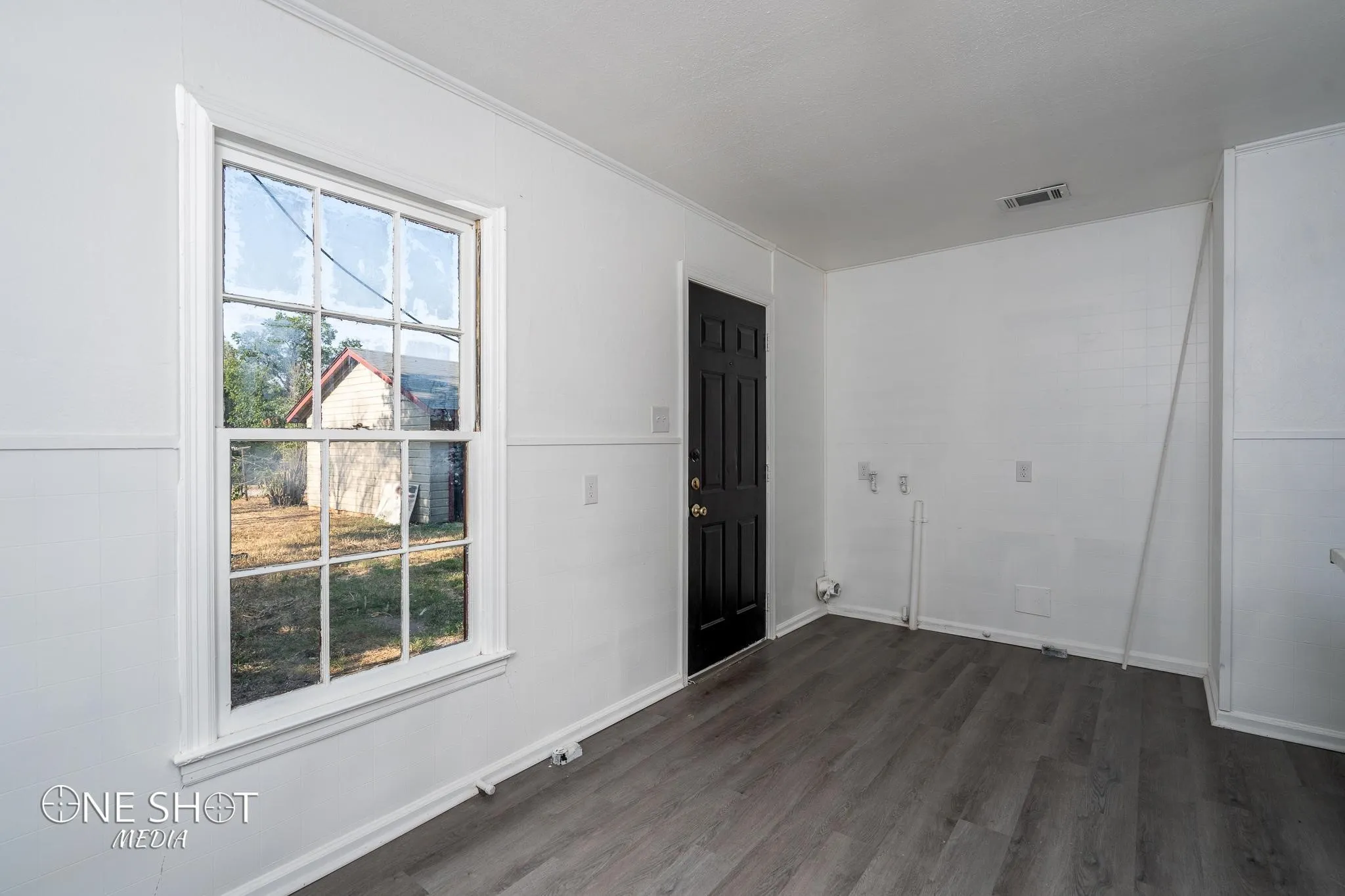 Duplex For Rent in Taylor County , 1781 N 12th Street A, Abilene, Texas 79603, 1 Bedroom, 1 Bathroom, Garage spaces, 864 Sqft, built in 1947, mls#21389094, Real Estate Agent in Abilene, Homes For Rent in Taylor county, Homes For Rent in Abilene, Realtor in Abilene Texas, Real Estate Brokerage Independent Realty Texas, Luminita Cordes Realtor
