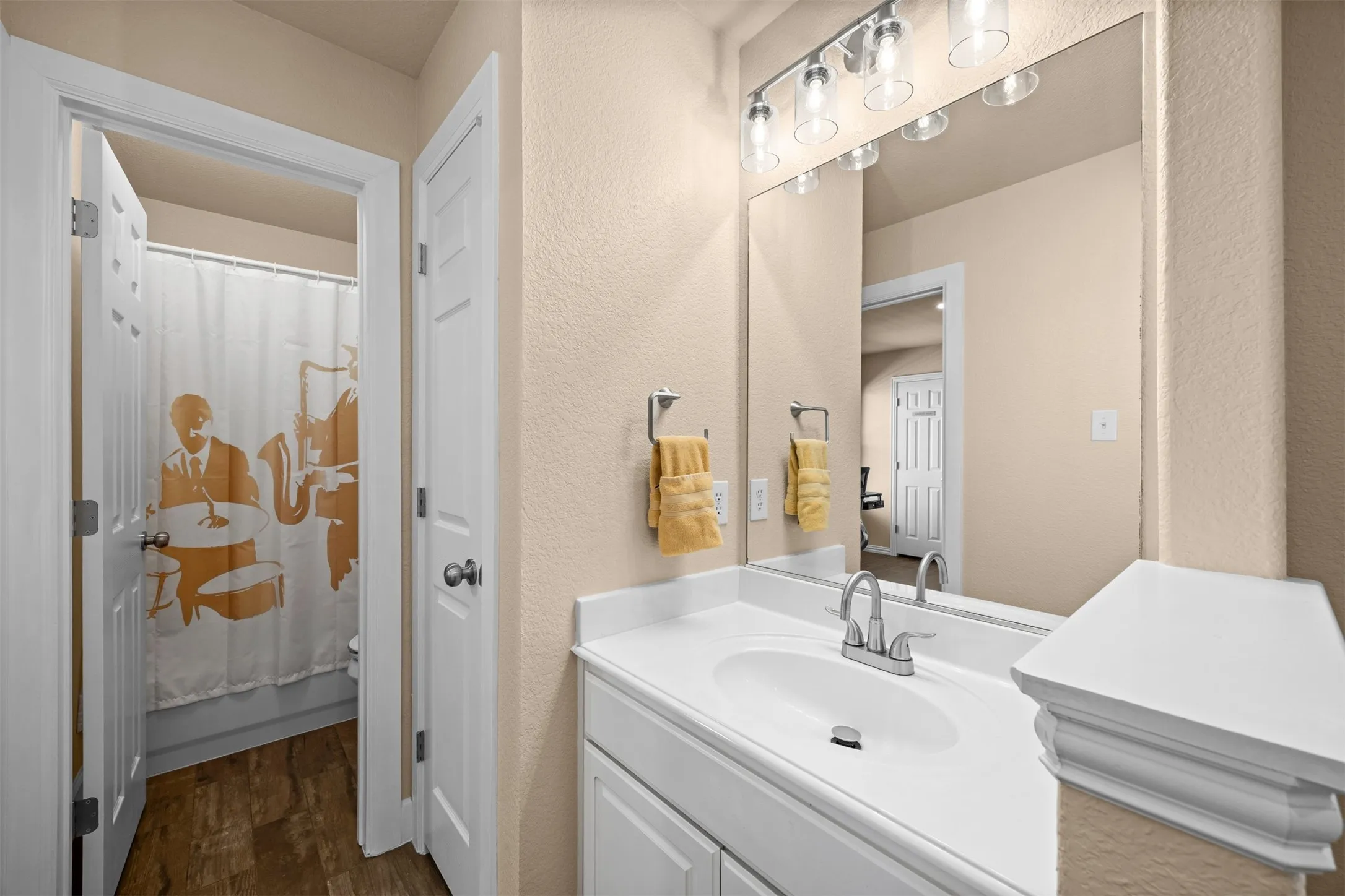 Single Family Residence For Sale in Collin County , 1608 Clear Springs Drive, Allen, Texas 75002, 4 Bedroom, 4 Bathroom, 2 Garage spaces, 3,208 Sqft, built in 2003, mls#21369283, Real Estate Agent in Allen, Homes For Sale in Collin county, Homes For Sale in Allen, Realtor in Allen Texas, Real Estate Brokerage Independent Realty Texas, Luminita Cordes Realtor