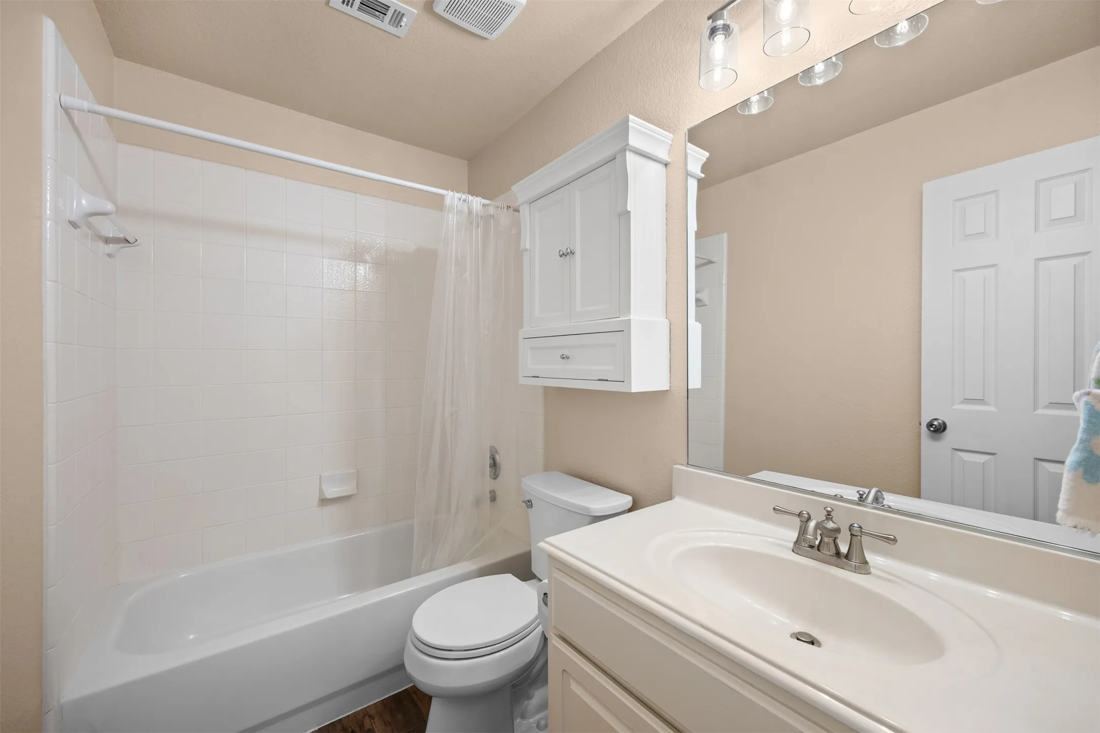 Single Family Residence For Sale in Collin County , 1608 Clear Springs Drive, Allen, Texas 75002, 4 Bedroom, 4 Bathroom, 2 Garage spaces, 3,208 Sqft, built in 2003, mls#21369283, Real Estate Agent in Allen, Homes For Sale in Collin county, Homes For Sale in Allen, Realtor in Allen Texas, Real Estate Brokerage Independent Realty Texas, Luminita Cordes Realtor
