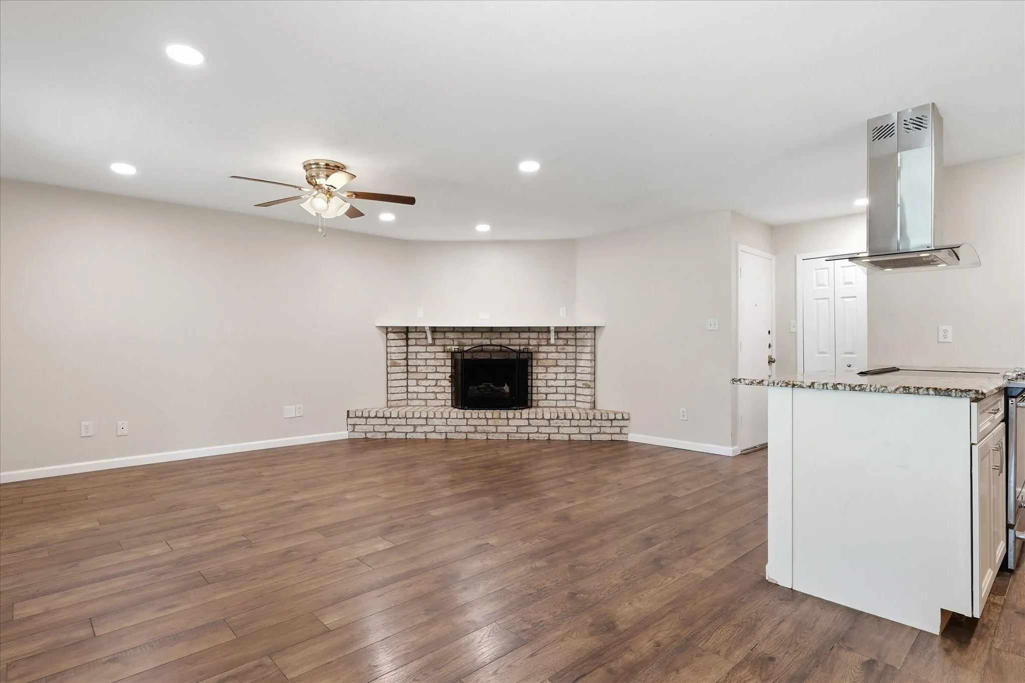 Single Family Residence For Sale in Denton County , 5561 Rutledge Drive, The Colony, Texas 75056, 3 Bedroom, 2 Bathroom, 2 Garage spaces, 1,433 Sqft, built in 1978, mls#21377415, Real Estate Agent in The Colony, Homes For Sale in Denton county, Homes For Sale in The Colony, Realtor in The Colony Texas, Real Estate Brokerage Independent Realty Texas, Luminita Cordes Realtor