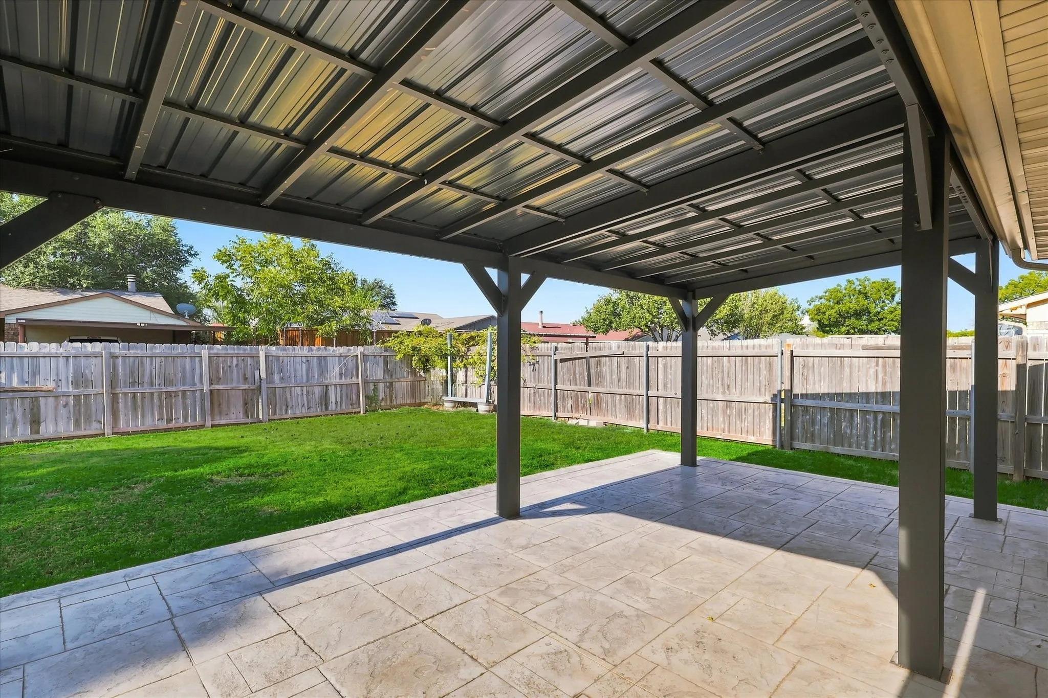 Single Family Residence For Sale in Denton County , 5561 Rutledge Drive, The Colony, Texas 75056, 3 Bedroom, 2 Bathroom, 2 Garage spaces, 1,433 Sqft, built in 1978, mls#21377415, Real Estate Agent in The Colony, Homes For Sale in Denton county, Homes For Sale in The Colony, Realtor in The Colony Texas, Real Estate Brokerage Independent Realty Texas, Luminita Cordes Realtor