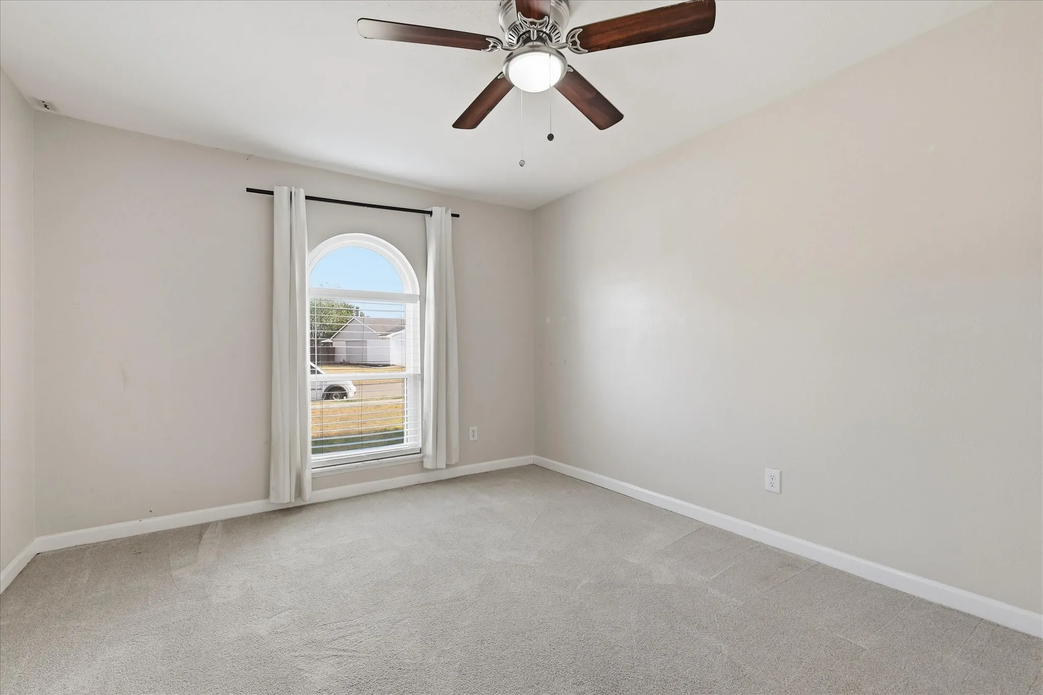 Single Family Residence For Sale in Denton County , 5561 Rutledge Drive, The Colony, Texas 75056, 3 Bedroom, 2 Bathroom, 2 Garage spaces, 1,433 Sqft, built in 1978, mls#21377415, Real Estate Agent in The Colony, Homes For Sale in Denton county, Homes For Sale in The Colony, Realtor in The Colony Texas, Real Estate Brokerage Independent Realty Texas, Luminita Cordes Realtor