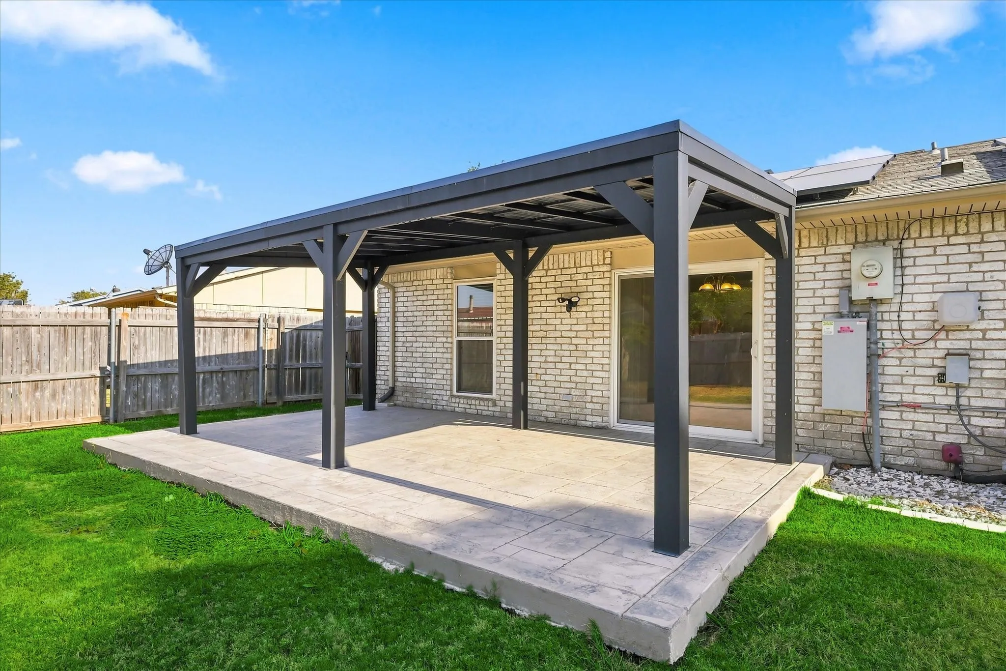Single Family Residence For Sale in Denton County , 5561 Rutledge Drive, The Colony, Texas 75056, 3 Bedroom, 2 Bathroom, 2 Garage spaces, 1,433 Sqft, built in 1978, mls#21377415, Real Estate Agent in The Colony, Homes For Sale in Denton county, Homes For Sale in The Colony, Realtor in The Colony Texas, Real Estate Brokerage Independent Realty Texas, Luminita Cordes Realtor