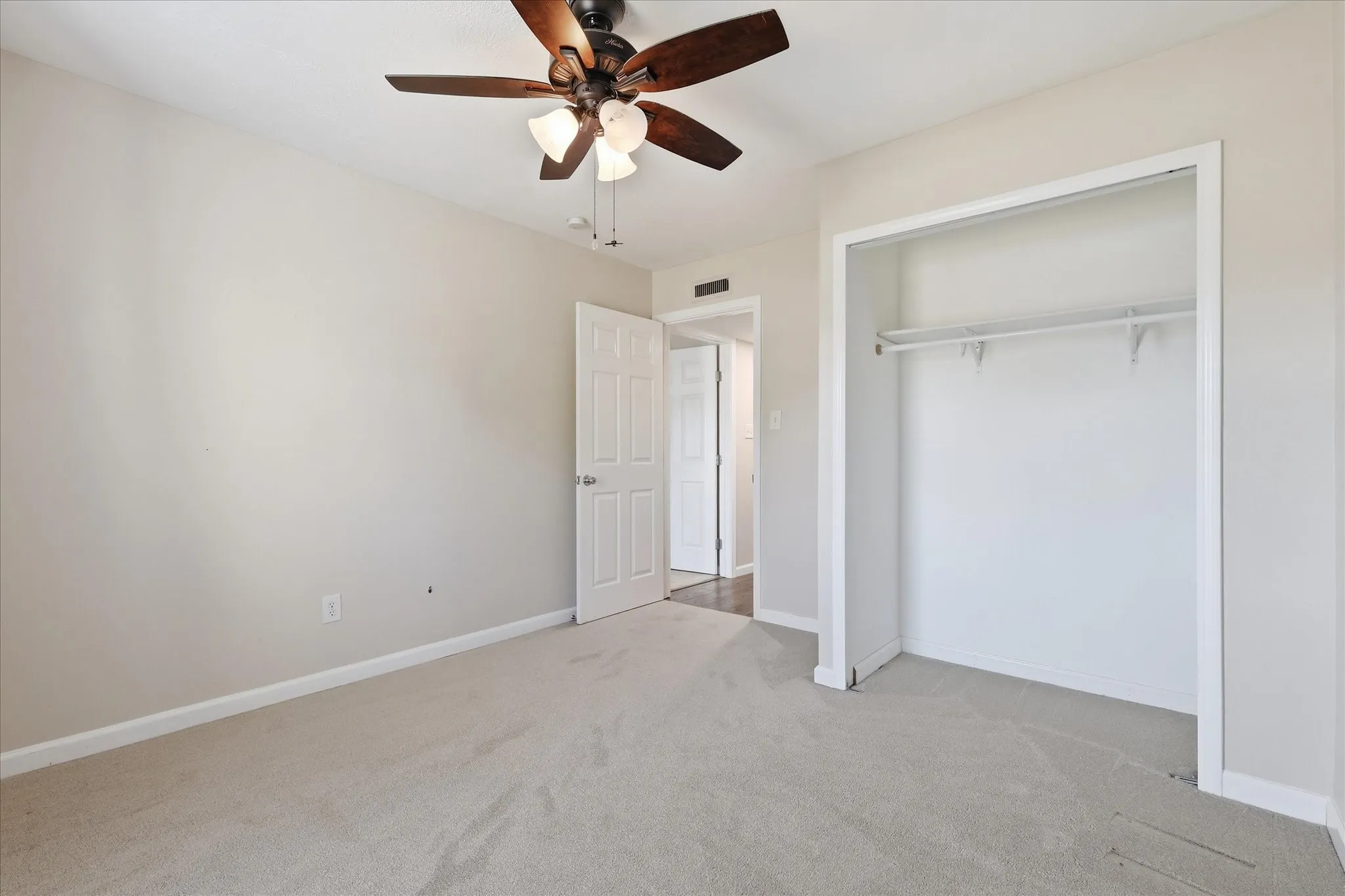 Single Family Residence For Sale in Denton County , 5561 Rutledge Drive, The Colony, Texas 75056, 3 Bedroom, 2 Bathroom, 2 Garage spaces, 1,433 Sqft, built in 1978, mls#21377415, Real Estate Agent in The Colony, Homes For Sale in Denton county, Homes For Sale in The Colony, Realtor in The Colony Texas, Real Estate Brokerage Independent Realty Texas, Luminita Cordes Realtor