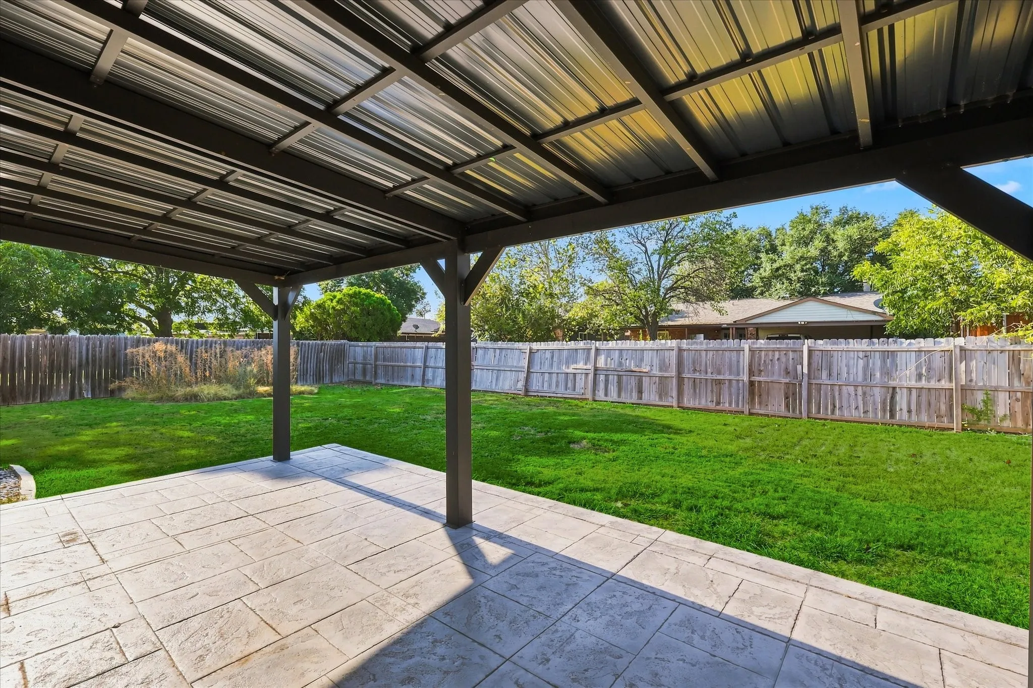 Single Family Residence For Sale in Denton County , 5561 Rutledge Drive, The Colony, Texas 75056, 3 Bedroom, 2 Bathroom, 2 Garage spaces, 1,433 Sqft, built in 1978, mls#21377415, Real Estate Agent in The Colony, Homes For Sale in Denton county, Homes For Sale in The Colony, Realtor in The Colony Texas, Real Estate Brokerage Independent Realty Texas, Luminita Cordes Realtor