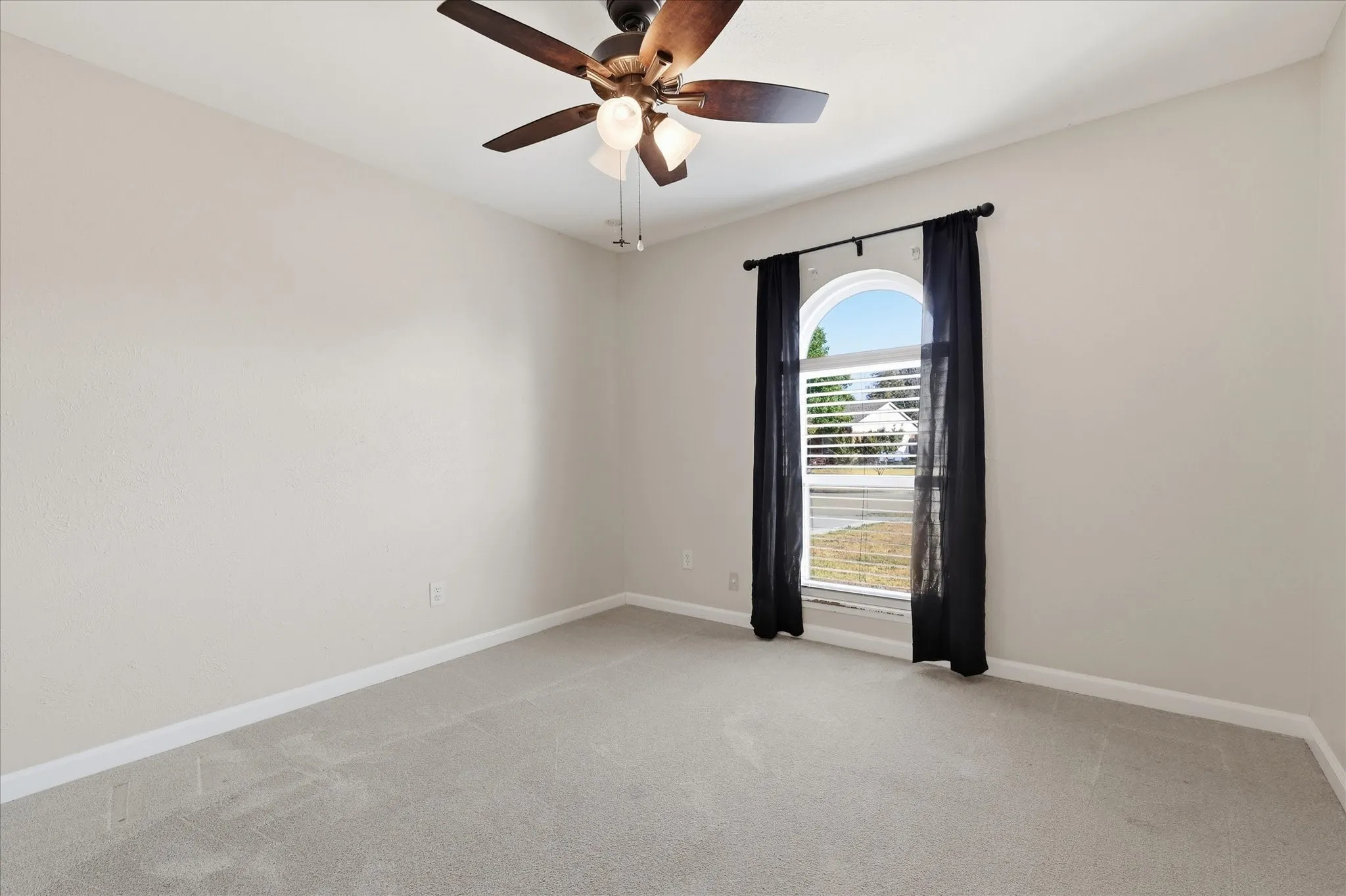 Single Family Residence For Sale in Denton County , 5561 Rutledge Drive, The Colony, Texas 75056, 3 Bedroom, 2 Bathroom, 2 Garage spaces, 1,433 Sqft, built in 1978, mls#21377415, Real Estate Agent in The Colony, Homes For Sale in Denton county, Homes For Sale in The Colony, Realtor in The Colony Texas, Real Estate Brokerage Independent Realty Texas, Luminita Cordes Realtor