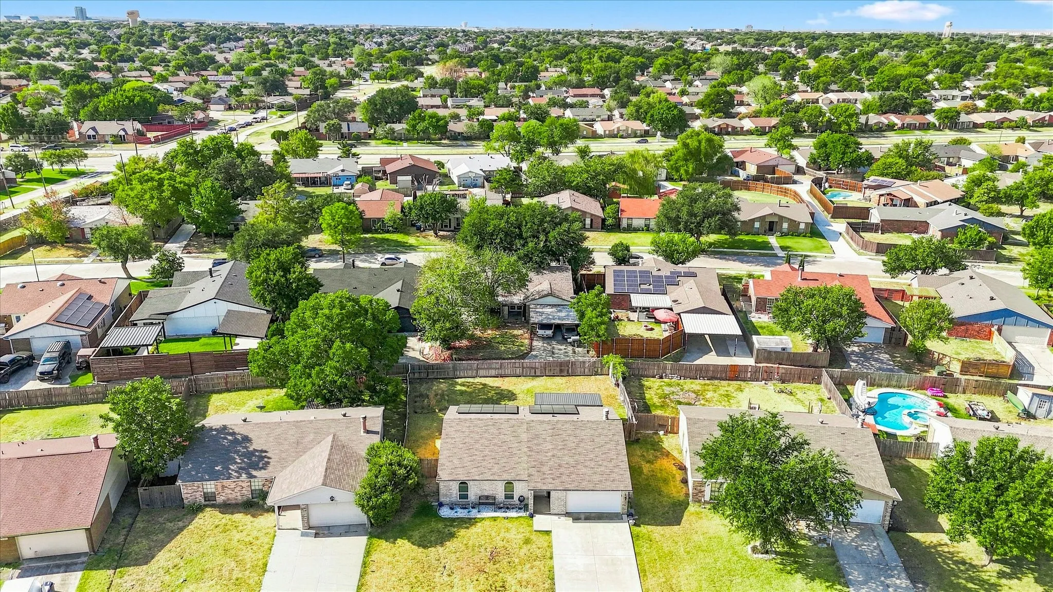 Single Family Residence For Sale in Denton County , 5561 Rutledge Drive, The Colony, Texas 75056, 3 Bedroom, 2 Bathroom, 2 Garage spaces, 1,433 Sqft, built in 1978, mls#21377415, Real Estate Agent in The Colony, Homes For Sale in Denton county, Homes For Sale in The Colony, Realtor in The Colony Texas, Real Estate Brokerage Independent Realty Texas, Luminita Cordes Realtor