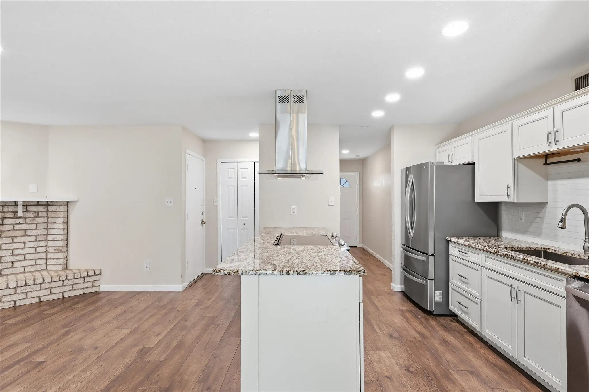 Single Family Residence For Sale in Denton County , 5561 Rutledge Drive, The Colony, Texas 75056, 3 Bedroom, 2 Bathroom, 2 Garage spaces, 1,433 Sqft, built in 1978, mls#21377415, Real Estate Agent in The Colony, Homes For Sale in Denton county, Homes For Sale in The Colony, Realtor in The Colony Texas, Real Estate Brokerage Independent Realty Texas, Luminita Cordes Realtor