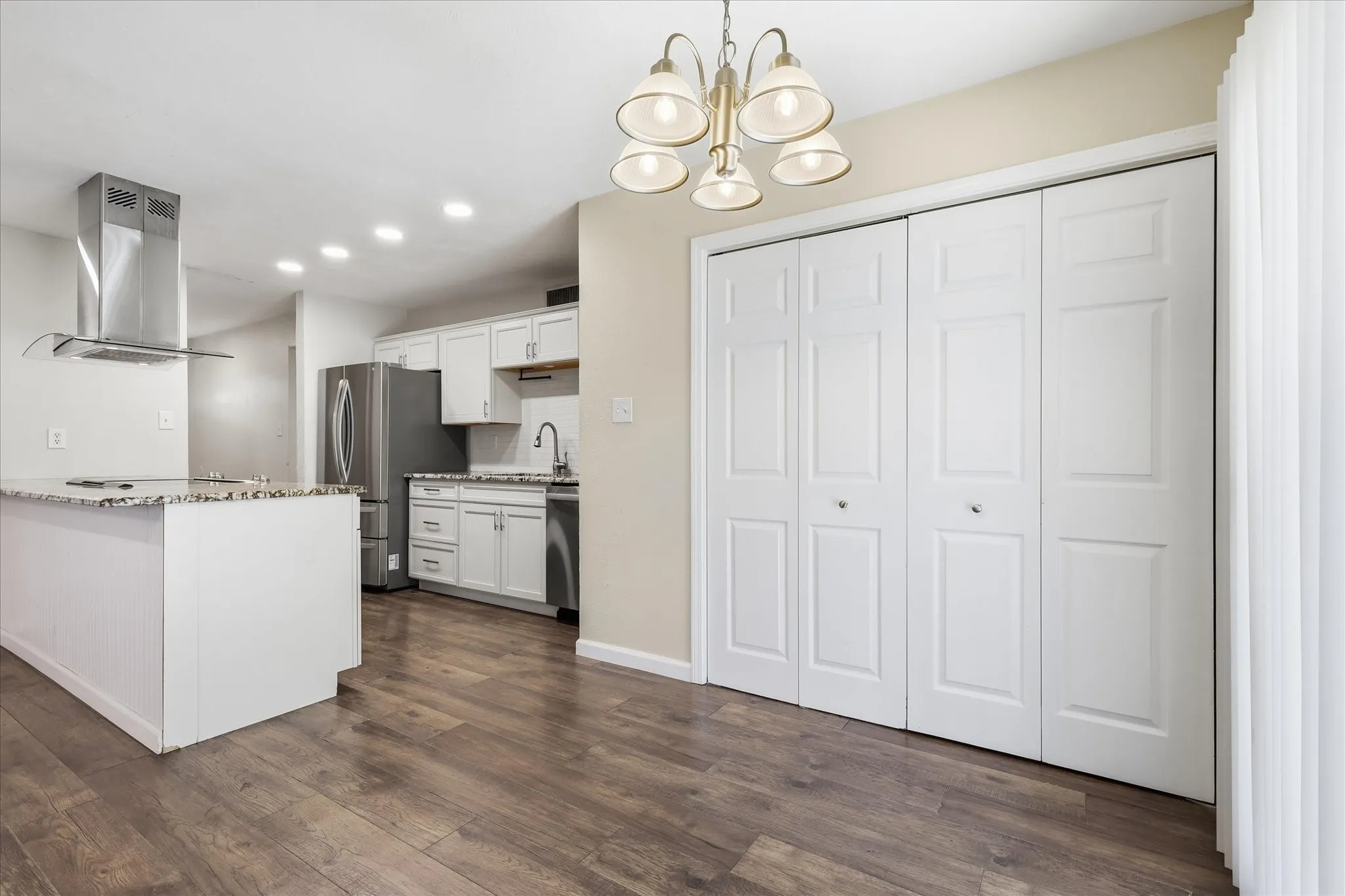 Single Family Residence For Sale in Denton County , 5561 Rutledge Drive, The Colony, Texas 75056, 3 Bedroom, 2 Bathroom, 2 Garage spaces, 1,433 Sqft, built in 1978, mls#21377415, Real Estate Agent in The Colony, Homes For Sale in Denton county, Homes For Sale in The Colony, Realtor in The Colony Texas, Real Estate Brokerage Independent Realty Texas, Luminita Cordes Realtor