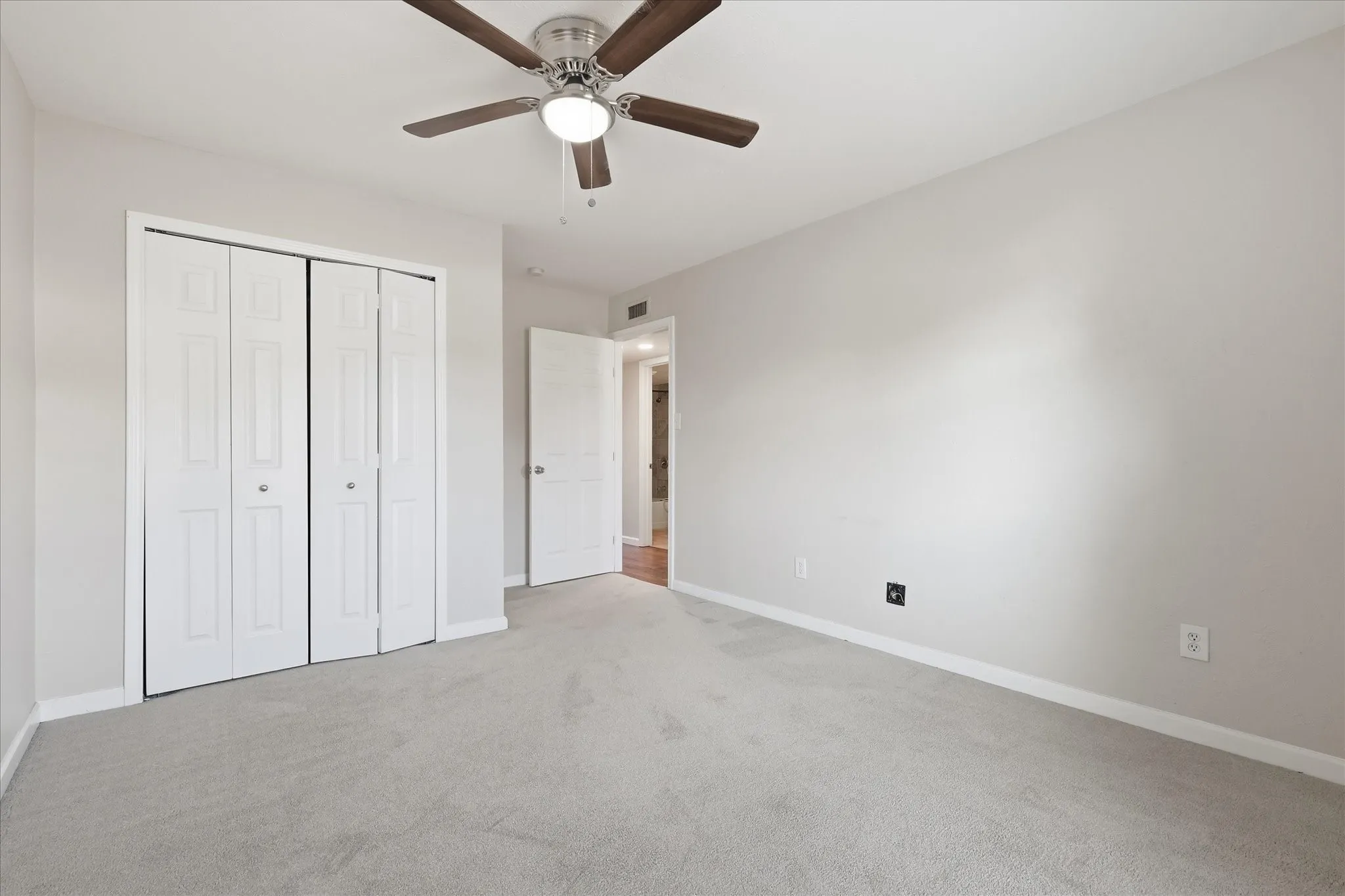 Single Family Residence For Sale in Denton County , 5561 Rutledge Drive, The Colony, Texas 75056, 3 Bedroom, 2 Bathroom, 2 Garage spaces, 1,433 Sqft, built in 1978, mls#21377415, Real Estate Agent in The Colony, Homes For Sale in Denton county, Homes For Sale in The Colony, Realtor in The Colony Texas, Real Estate Brokerage Independent Realty Texas, Luminita Cordes Realtor