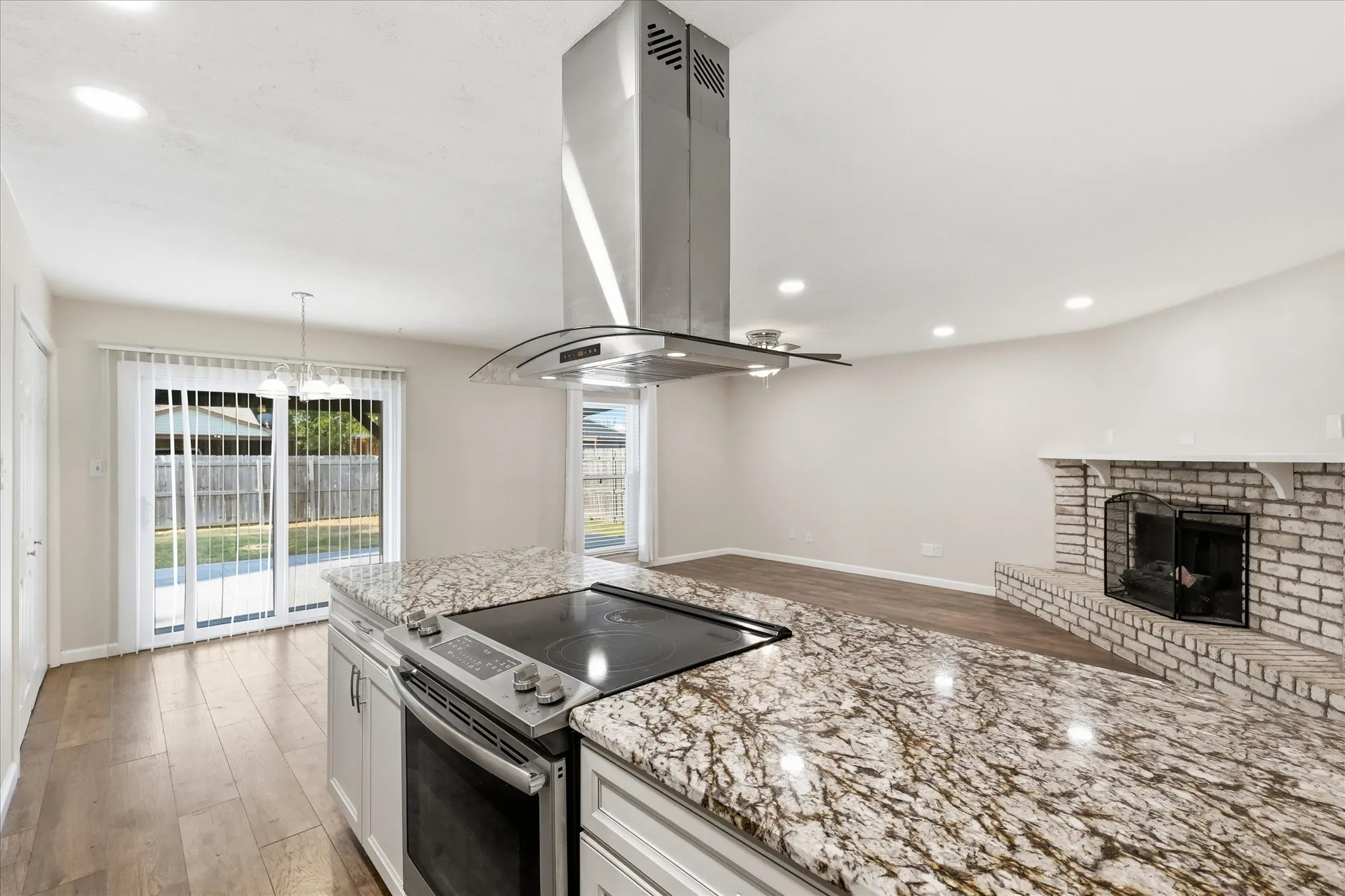 Single Family Residence For Sale in Denton County , 5561 Rutledge Drive, The Colony, Texas 75056, 3 Bedroom, 2 Bathroom, 2 Garage spaces, 1,433 Sqft, built in 1978, mls#21377415, Real Estate Agent in The Colony, Homes For Sale in Denton county, Homes For Sale in The Colony, Realtor in The Colony Texas, Real Estate Brokerage Independent Realty Texas, Luminita Cordes Realtor