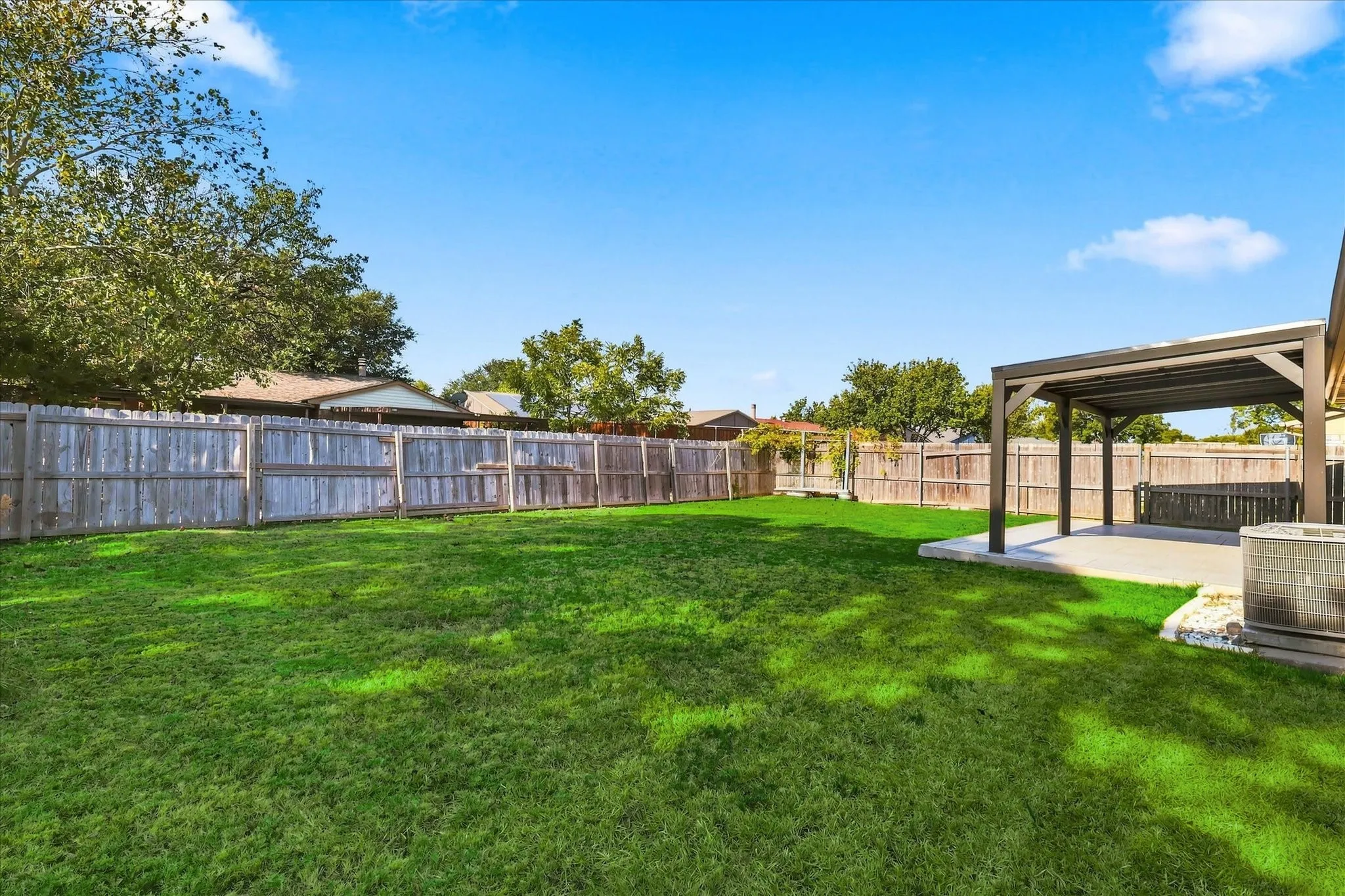 Single Family Residence For Sale in Denton County , 5561 Rutledge Drive, The Colony, Texas 75056, 3 Bedroom, 2 Bathroom, 2 Garage spaces, 1,433 Sqft, built in 1978, mls#21377415, Real Estate Agent in The Colony, Homes For Sale in Denton county, Homes For Sale in The Colony, Realtor in The Colony Texas, Real Estate Brokerage Independent Realty Texas, Luminita Cordes Realtor