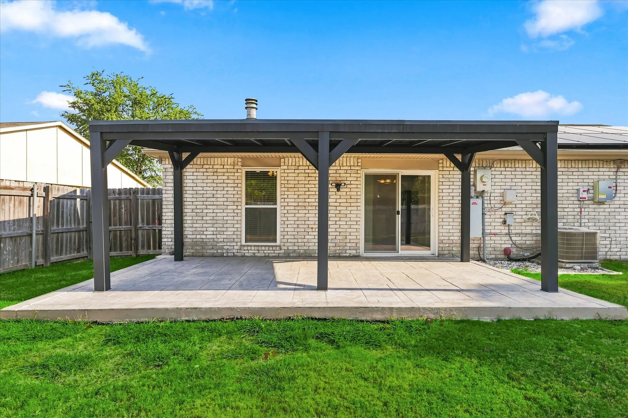 Single Family Residence For Sale in Denton County , 5561 Rutledge Drive, The Colony, Texas 75056, 3 Bedroom, 2 Bathroom, 2 Garage spaces, 1,433 Sqft, built in 1978, mls#21377415, Real Estate Agent in The Colony, Homes For Sale in Denton county, Homes For Sale in The Colony, Realtor in The Colony Texas, Real Estate Brokerage Independent Realty Texas, Luminita Cordes Realtor