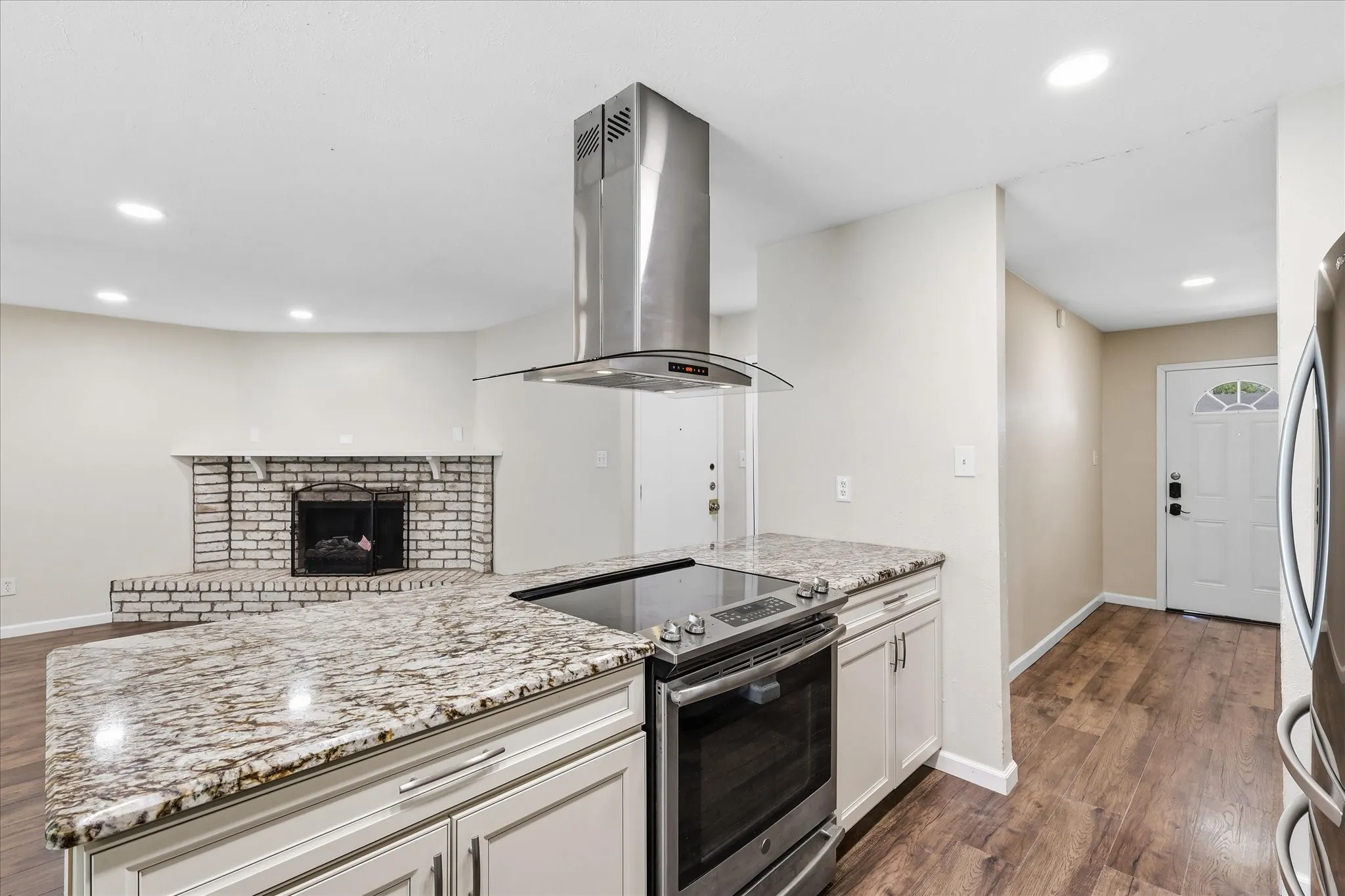 Single Family Residence For Sale in Denton County , 5561 Rutledge Drive, The Colony, Texas 75056, 3 Bedroom, 2 Bathroom, 2 Garage spaces, 1,433 Sqft, built in 1978, mls#21377415, Real Estate Agent in The Colony, Homes For Sale in Denton county, Homes For Sale in The Colony, Realtor in The Colony Texas, Real Estate Brokerage Independent Realty Texas, Luminita Cordes Realtor