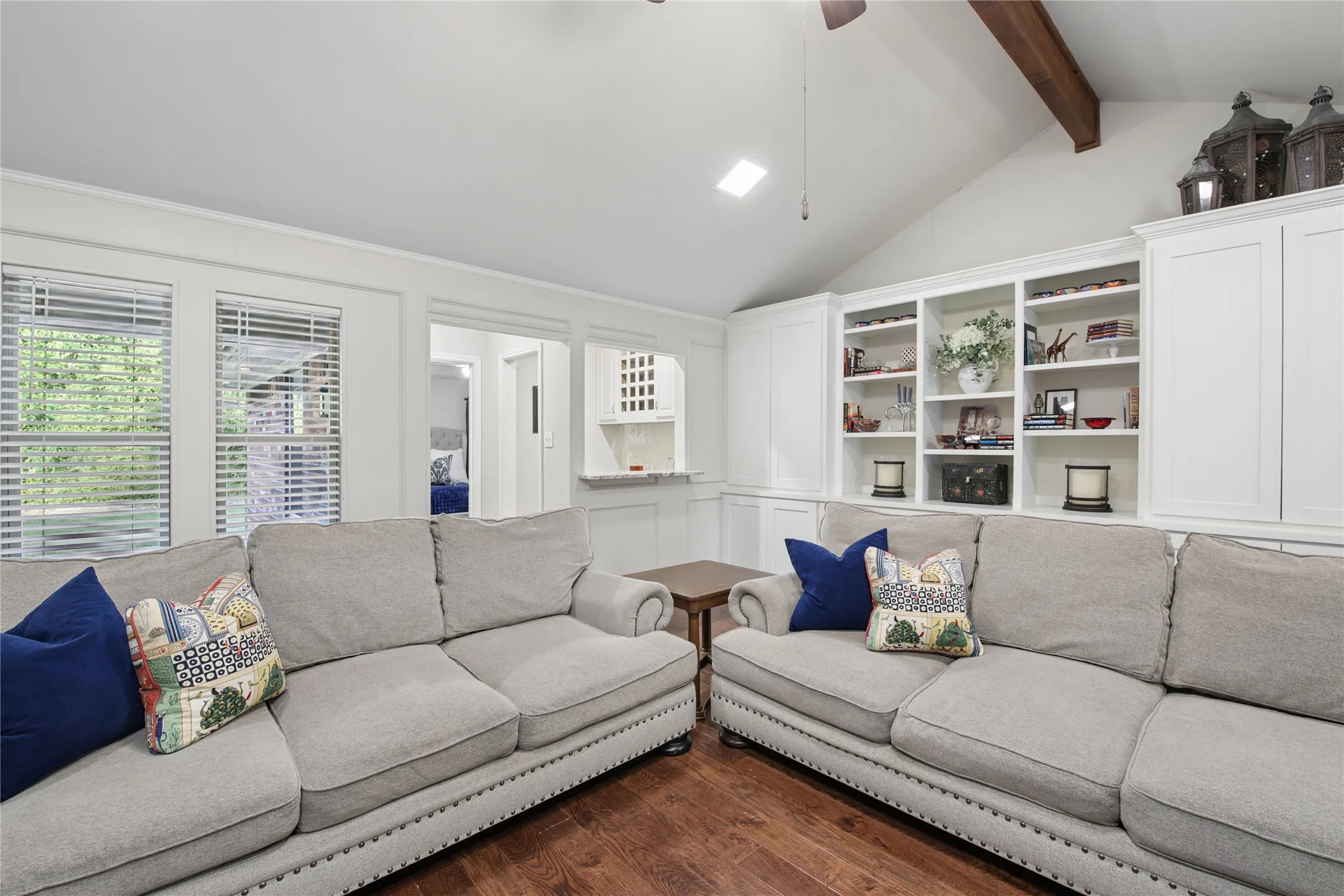 Single Family Residence For Sale in Tarrant County , 257 Willow Ridge Road, Fort Worth, Texas 76103, 3 Bedroom, 2 Bathroom, 2 Garage spaces, 1,923 Sqft, built in 1984, mls#21387421, Real Estate Agent in Fort Worth, Homes For Sale in Tarrant county, Homes For Sale in Fort Worth, Realtor in Fort Worth Texas, Real Estate Brokerage Independent Realty Texas, Luminita Cordes Realtor