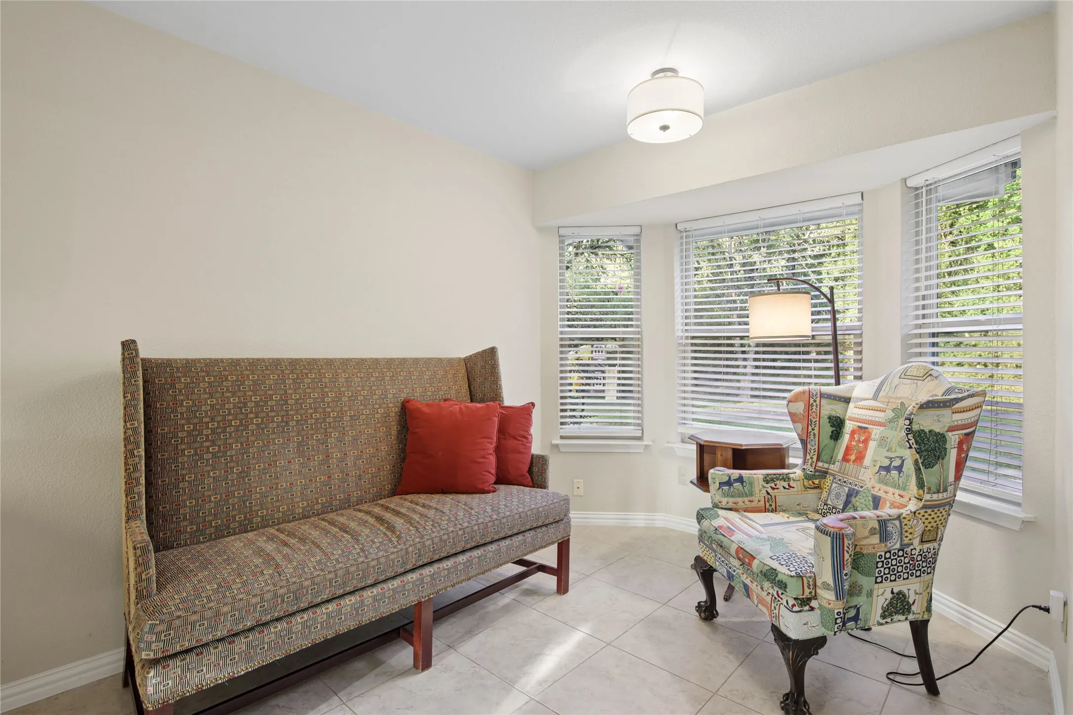 Single Family Residence For Sale in Tarrant County , 257 Willow Ridge Road, Fort Worth, Texas 76103, 3 Bedroom, 2 Bathroom, 2 Garage spaces, 1,923 Sqft, built in 1984, mls#21387421, Real Estate Agent in Fort Worth, Homes For Sale in Tarrant county, Homes For Sale in Fort Worth, Realtor in Fort Worth Texas, Real Estate Brokerage Independent Realty Texas, Luminita Cordes Realtor