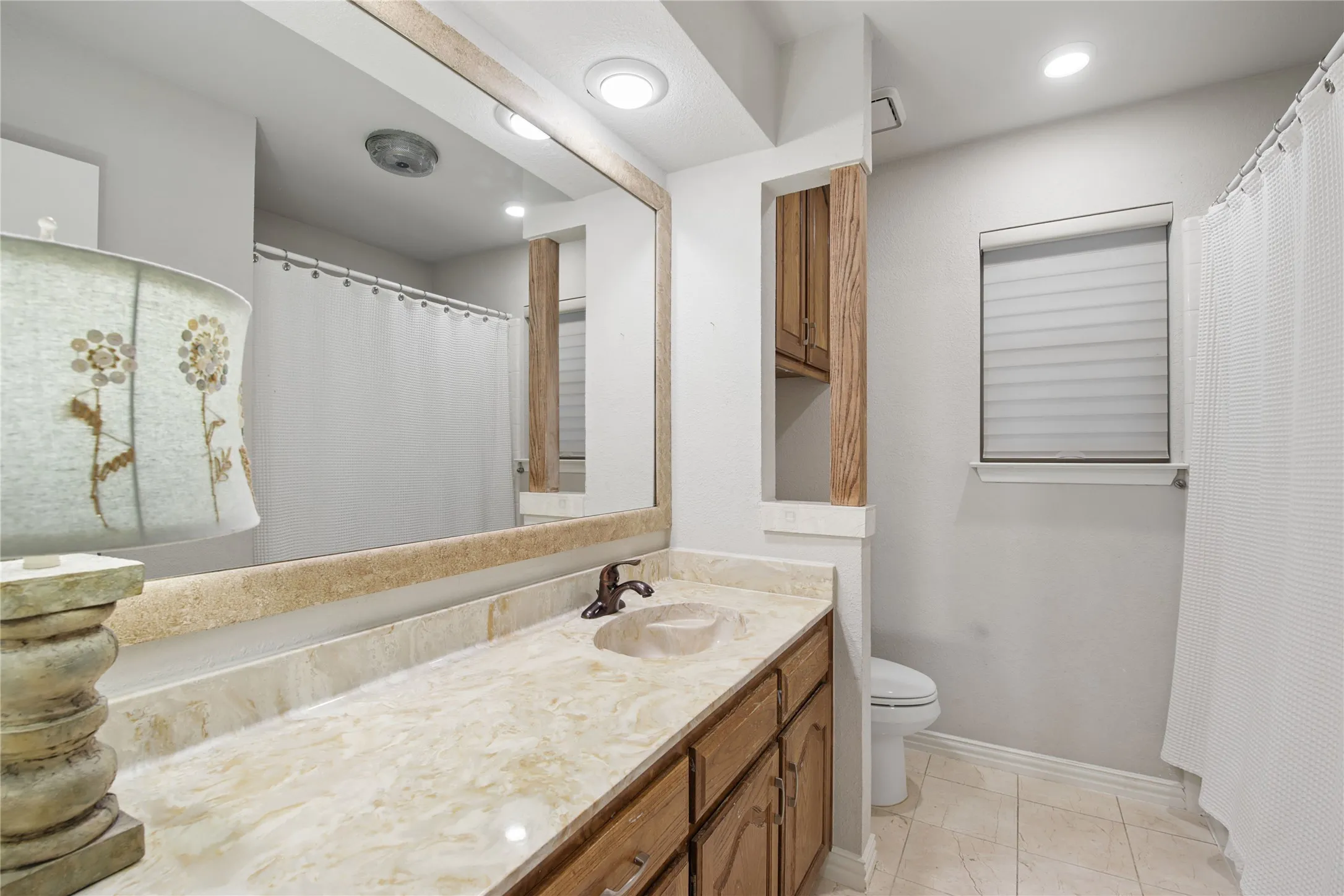 Single Family Residence For Sale in Tarrant County , 257 Willow Ridge Road, Fort Worth, Texas 76103, 3 Bedroom, 2 Bathroom, 2 Garage spaces, 1,923 Sqft, built in 1984, mls#21387421, Real Estate Agent in Fort Worth, Homes For Sale in Tarrant county, Homes For Sale in Fort Worth, Realtor in Fort Worth Texas, Real Estate Brokerage Independent Realty Texas, Luminita Cordes Realtor