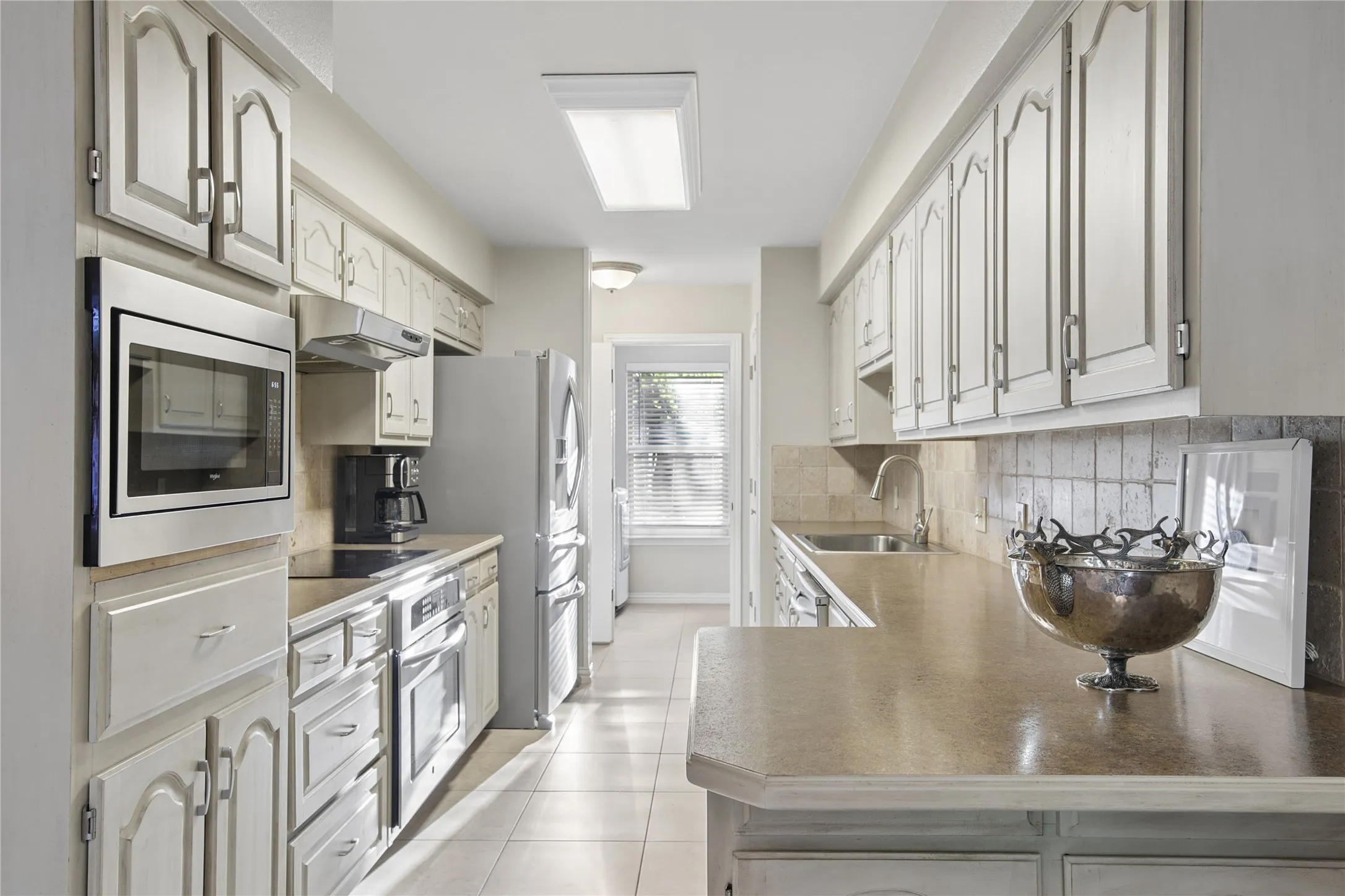 Single Family Residence For Sale in Tarrant County , 257 Willow Ridge Road, Fort Worth, Texas 76103, 3 Bedroom, 2 Bathroom, 2 Garage spaces, 1,923 Sqft, built in 1984, mls#21387421, Real Estate Agent in Fort Worth, Homes For Sale in Tarrant county, Homes For Sale in Fort Worth, Realtor in Fort Worth Texas, Real Estate Brokerage Independent Realty Texas, Luminita Cordes Realtor