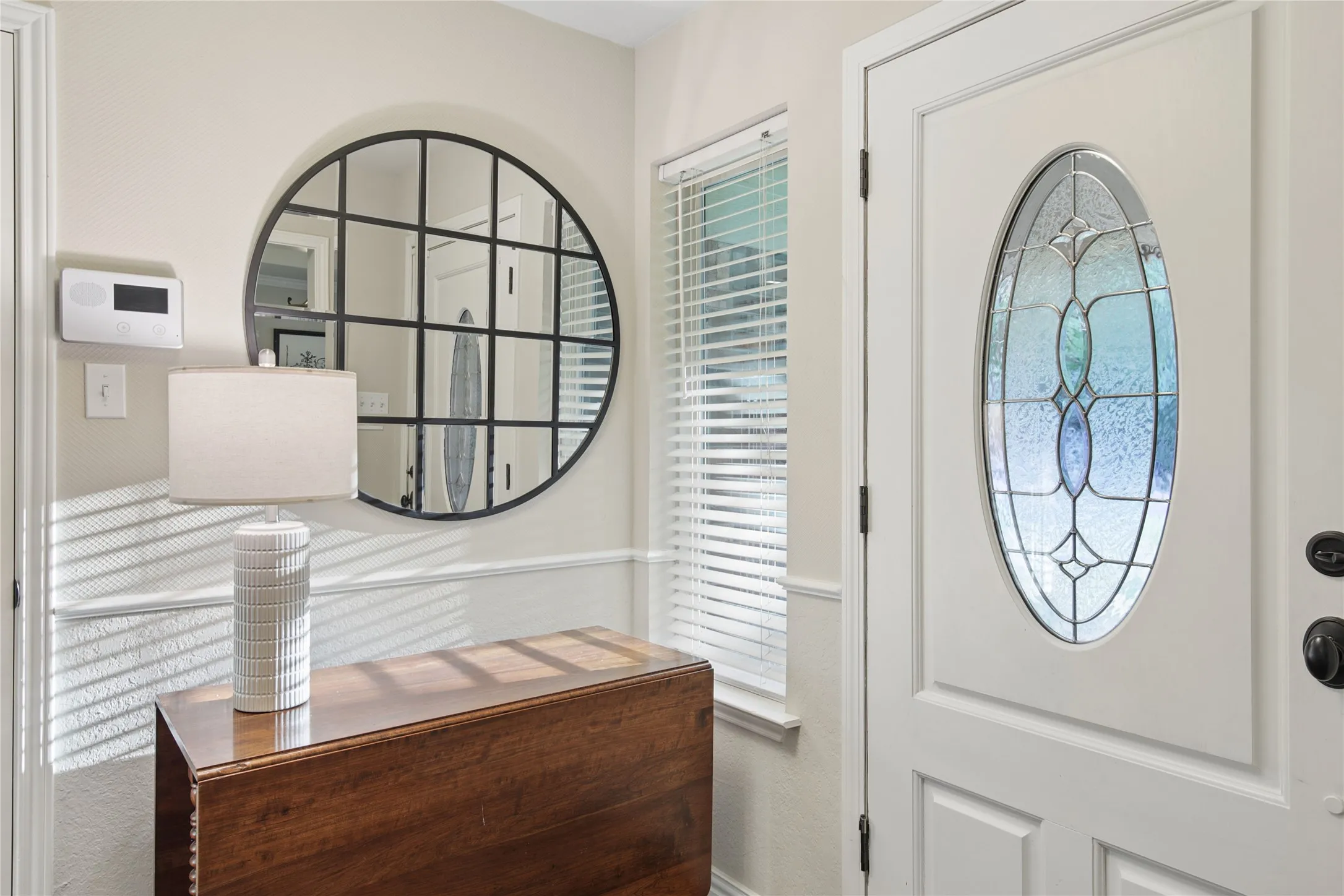 Single Family Residence For Sale in Tarrant County , 257 Willow Ridge Road, Fort Worth, Texas 76103, 3 Bedroom, 2 Bathroom, 2 Garage spaces, 1,923 Sqft, built in 1984, mls#21387421, Real Estate Agent in Fort Worth, Homes For Sale in Tarrant county, Homes For Sale in Fort Worth, Realtor in Fort Worth Texas, Real Estate Brokerage Independent Realty Texas, Luminita Cordes Realtor