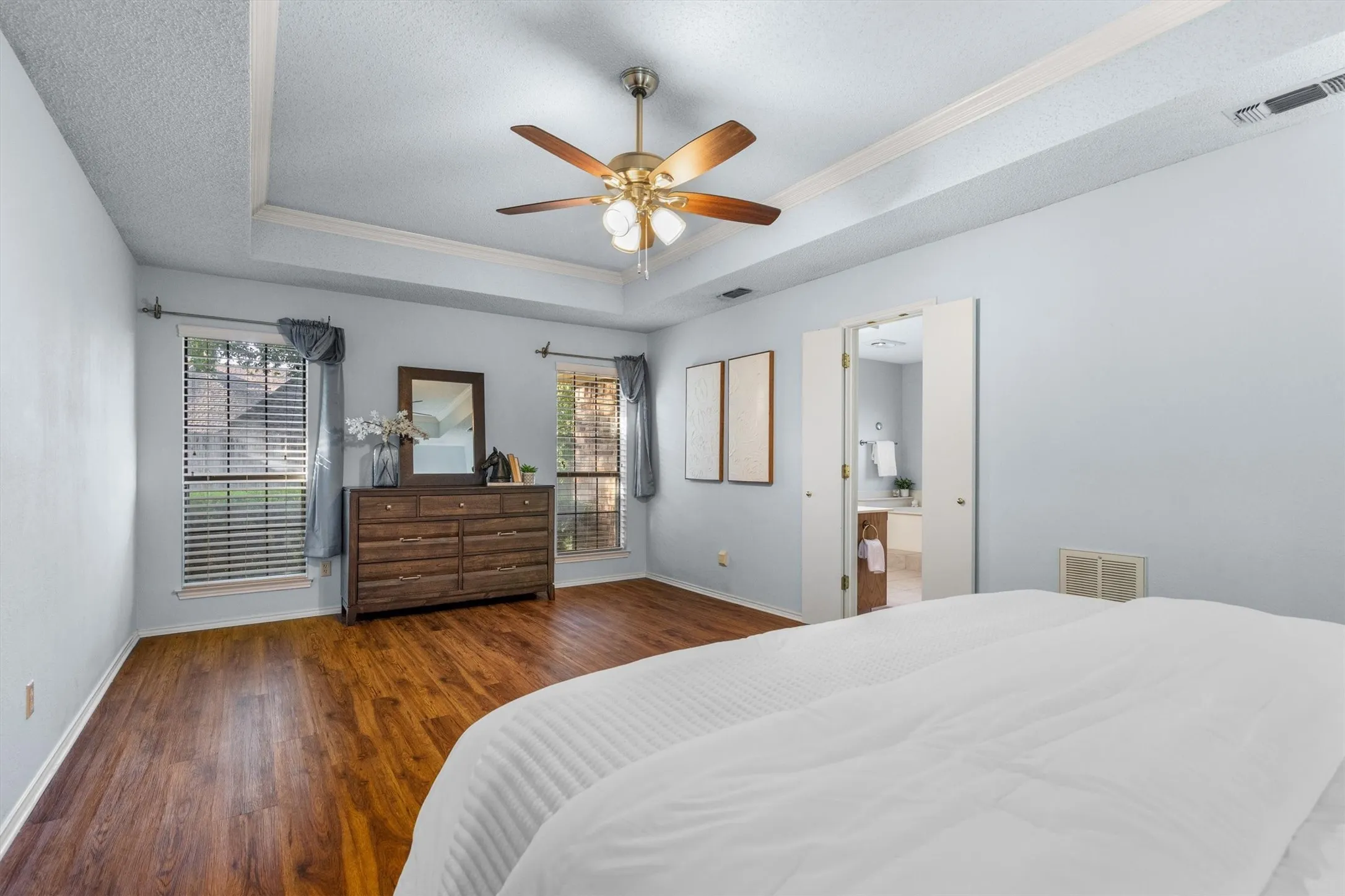 Single Family Residence For Sale in Tarrant County , 1142 Misty Oak Lane, Keller, Texas 76248, 4 Bedroom, 3 Bathroom, 2 Garage spaces, 2,352 Sqft, built in 1985, mls#21386290, Real Estate Agent in Keller, Homes For Sale in Tarrant county, Homes For Sale in Keller, Realtor in Keller Texas, Real Estate Brokerage Independent Realty Texas, Luminita Cordes Realtor