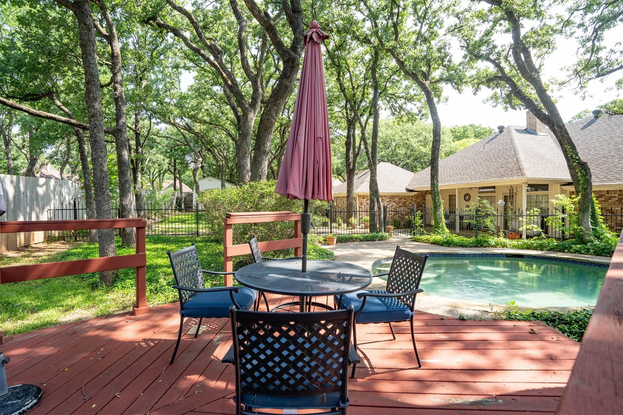 Single Family Residence For Sale in Tarrant County , 1142 Misty Oak Lane, Keller, Texas 76248, 4 Bedroom, 3 Bathroom, 2 Garage spaces, 2,352 Sqft, built in 1985, mls#21386290, Real Estate Agent in Keller, Homes For Sale in Tarrant county, Homes For Sale in Keller, Realtor in Keller Texas, Real Estate Brokerage Independent Realty Texas, Luminita Cordes Realtor