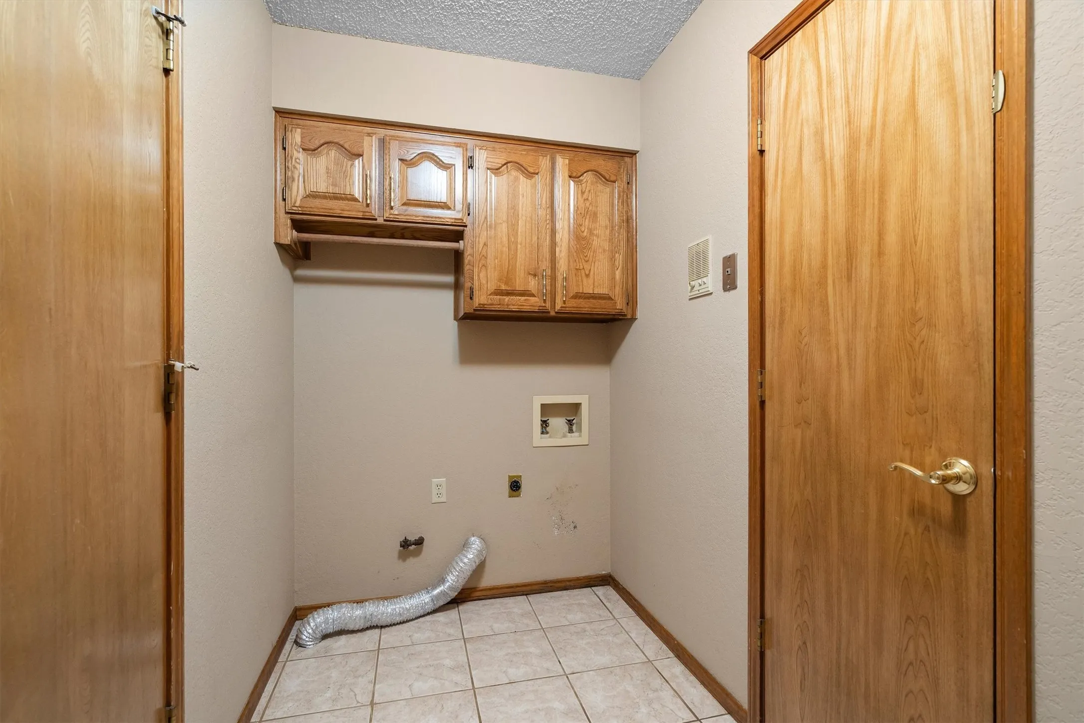 Single Family Residence For Sale in Tarrant County , 1142 Misty Oak Lane, Keller, Texas 76248, 4 Bedroom, 3 Bathroom, 2 Garage spaces, 2,352 Sqft, built in 1985, mls#21386290, Real Estate Agent in Keller, Homes For Sale in Tarrant county, Homes For Sale in Keller, Realtor in Keller Texas, Real Estate Brokerage Independent Realty Texas, Luminita Cordes Realtor