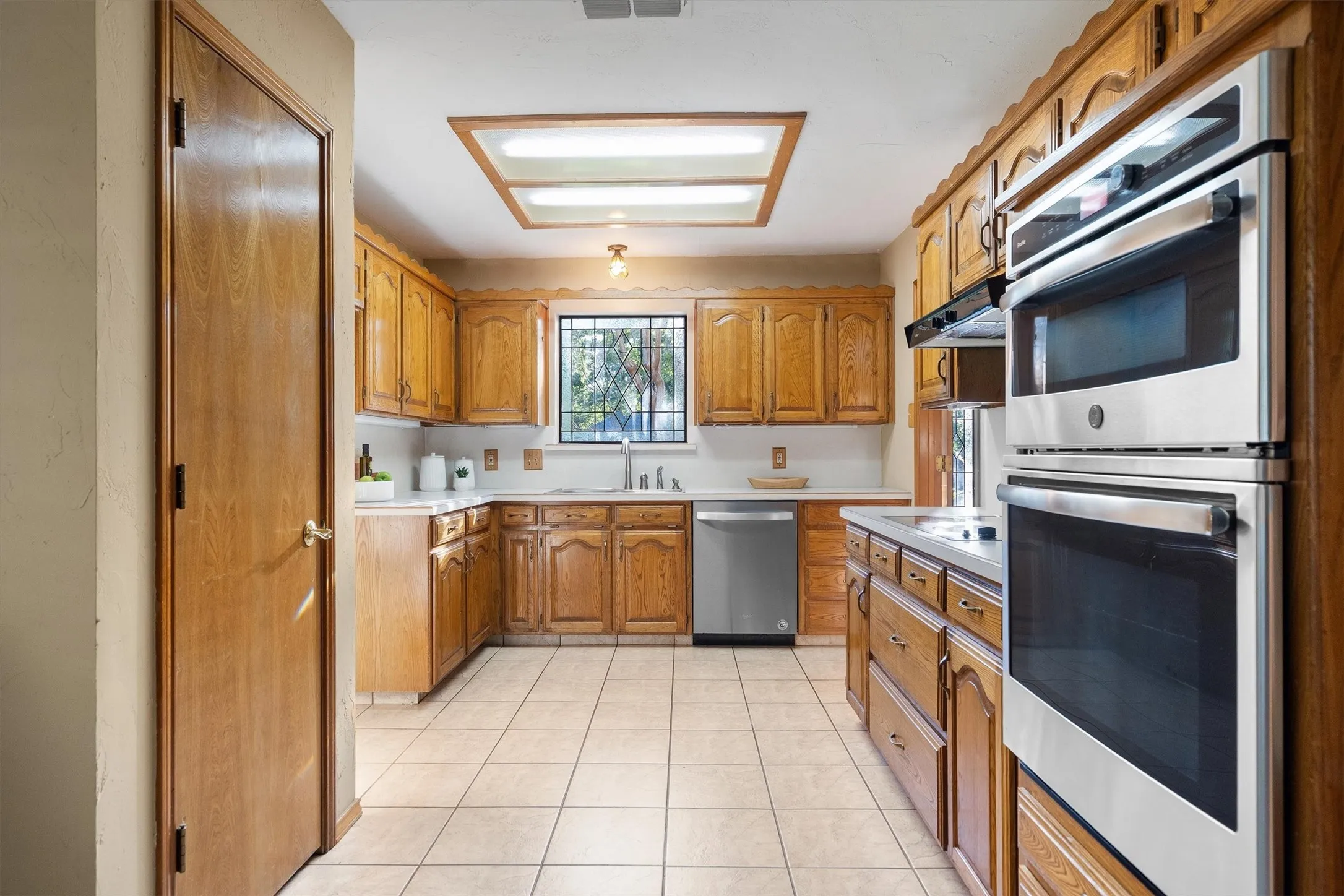 Single Family Residence For Sale in Tarrant County , 1142 Misty Oak Lane, Keller, Texas 76248, 4 Bedroom, 3 Bathroom, 2 Garage spaces, 2,352 Sqft, built in 1985, mls#21386290, Real Estate Agent in Keller, Homes For Sale in Tarrant county, Homes For Sale in Keller, Realtor in Keller Texas, Real Estate Brokerage Independent Realty Texas, Luminita Cordes Realtor