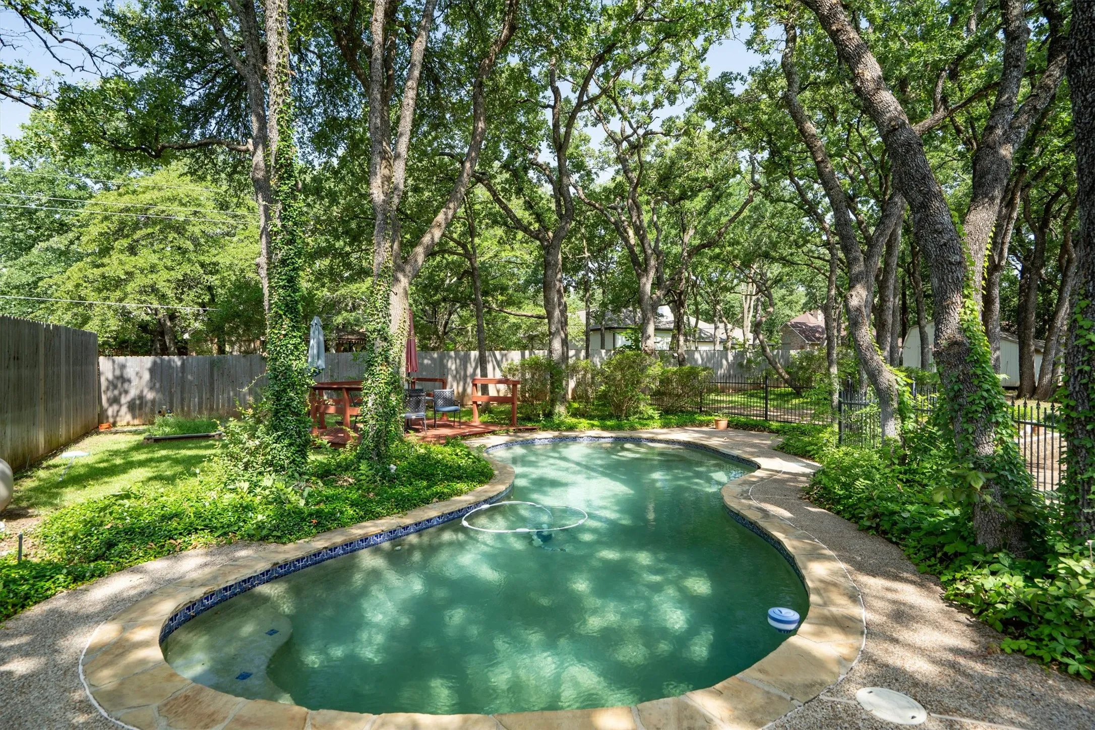Single Family Residence For Sale in Tarrant County , 1142 Misty Oak Lane, Keller, Texas 76248, 4 Bedroom, 3 Bathroom, 2 Garage spaces, 2,352 Sqft, built in 1985, mls#21386290, Real Estate Agent in Keller, Homes For Sale in Tarrant county, Homes For Sale in Keller, Realtor in Keller Texas, Real Estate Brokerage Independent Realty Texas, Luminita Cordes Realtor