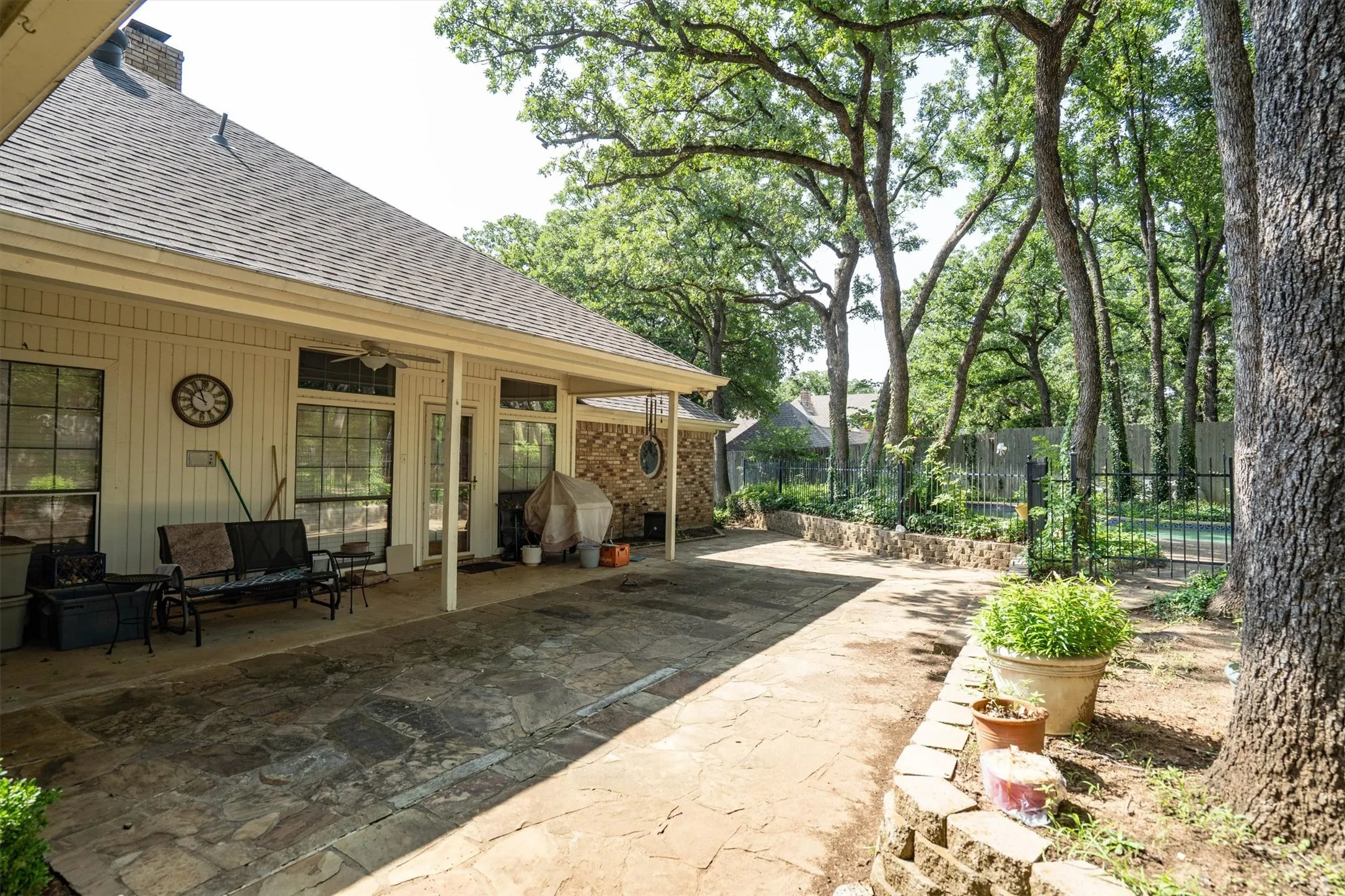 Single Family Residence For Sale in Tarrant County , 1142 Misty Oak Lane, Keller, Texas 76248, 4 Bedroom, 3 Bathroom, 2 Garage spaces, 2,352 Sqft, built in 1985, mls#21386290, Real Estate Agent in Keller, Homes For Sale in Tarrant county, Homes For Sale in Keller, Realtor in Keller Texas, Real Estate Brokerage Independent Realty Texas, Luminita Cordes Realtor