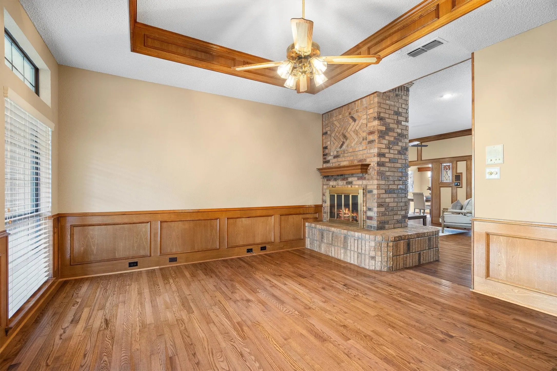 Single Family Residence For Sale in Tarrant County , 1142 Misty Oak Lane, Keller, Texas 76248, 4 Bedroom, 3 Bathroom, 2 Garage spaces, 2,352 Sqft, built in 1985, mls#21386290, Real Estate Agent in Keller, Homes For Sale in Tarrant county, Homes For Sale in Keller, Realtor in Keller Texas, Real Estate Brokerage Independent Realty Texas, Luminita Cordes Realtor