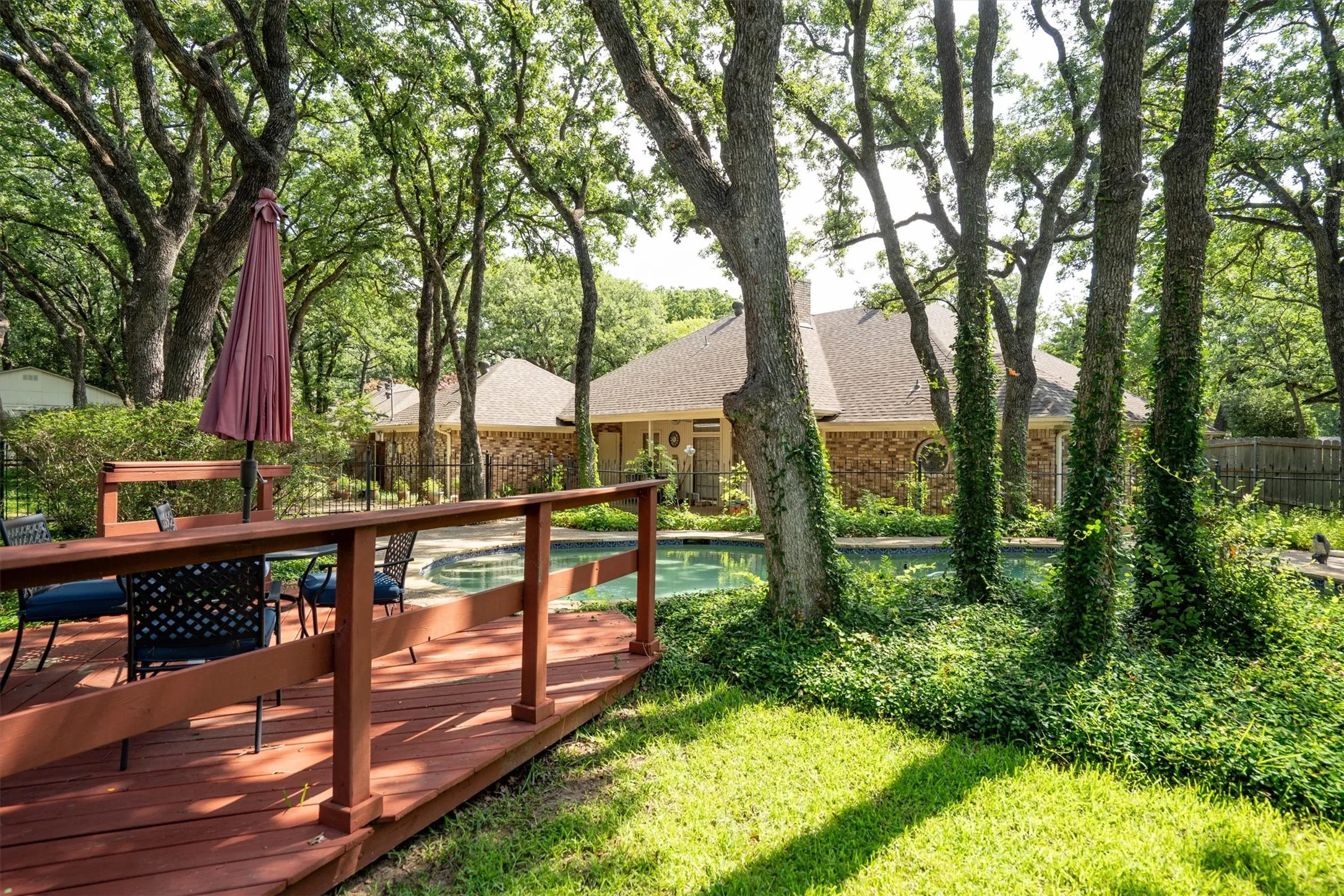 Single Family Residence For Sale in Tarrant County , 1142 Misty Oak Lane, Keller, Texas 76248, 4 Bedroom, 3 Bathroom, 2 Garage spaces, 2,352 Sqft, built in 1985, mls#21386290, Real Estate Agent in Keller, Homes For Sale in Tarrant county, Homes For Sale in Keller, Realtor in Keller Texas, Real Estate Brokerage Independent Realty Texas, Luminita Cordes Realtor