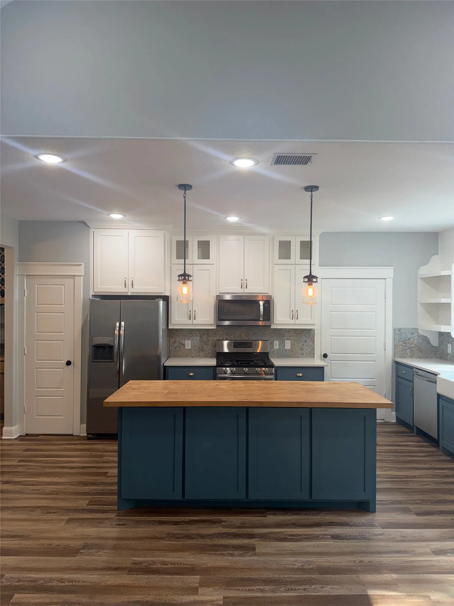 Single Family Residence For Sale in Grayson County , 114 Scott Court, Van Alstyne, Texas 75495, 3 Bedroom, 2 Bathroom, 2 Garage spaces, 1,628 Sqft, built in 2020, mls#21356729, Real Estate Agent in Van Alstyne, Homes For Sale in Grayson county, Homes For Sale in Van Alstyne, Realtor in Van Alstyne Texas, Real Estate Brokerage Independent Realty Texas, Luminita Cordes Realtor