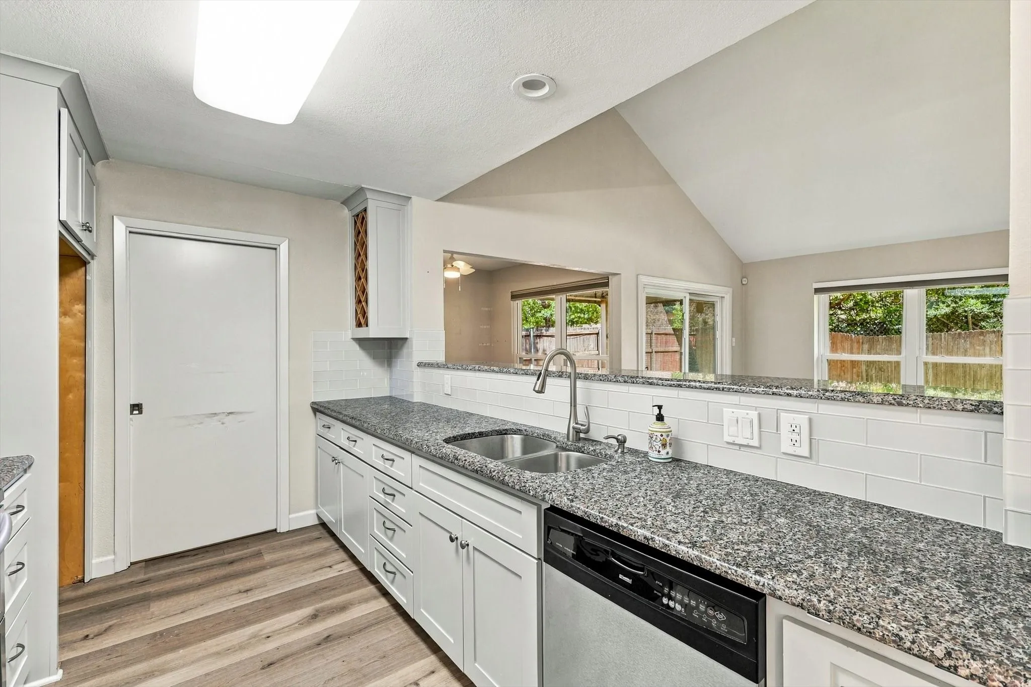 Single Family Residence For Sale in Tarrant County , 3400 Pecan Circle, Bedford, Texas 76021, 3 Bedroom, 2 Bathroom, 2 Garage spaces, 1,720 Sqft, built in 1977, mls#21387078, Real Estate Agent in Bedford, Homes For Sale in Tarrant county, Homes For Sale in Bedford, Realtor in Bedford Texas, Real Estate Brokerage Independent Realty Texas, Luminita Cordes Realtor
