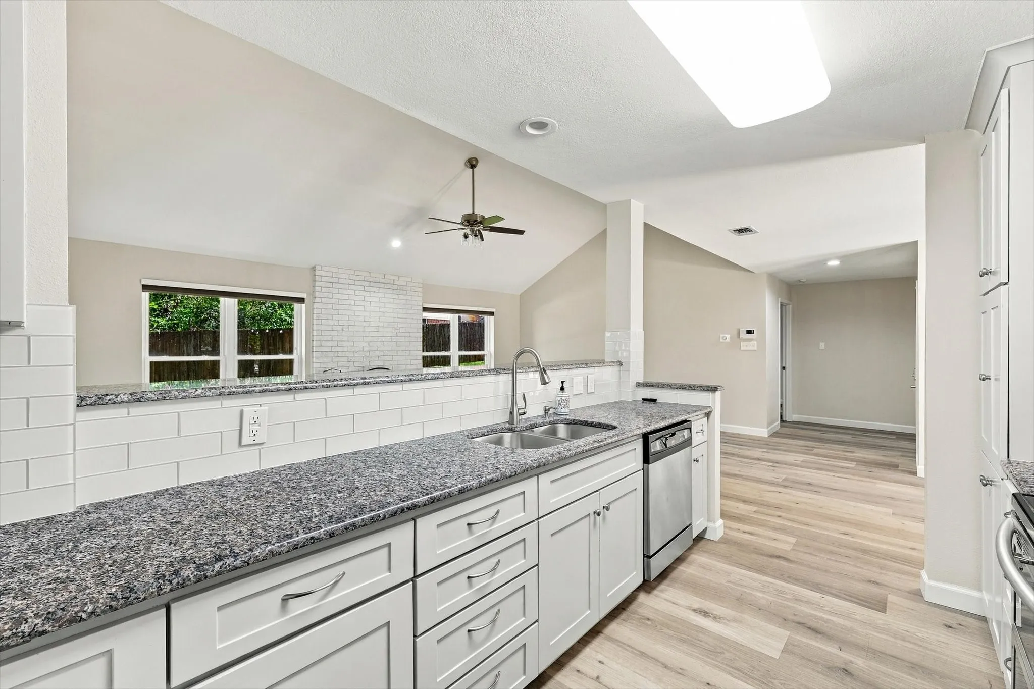 Single Family Residence For Sale in Tarrant County , 3400 Pecan Circle, Bedford, Texas 76021, 3 Bedroom, 2 Bathroom, 2 Garage spaces, 1,720 Sqft, built in 1977, mls#21387078, Real Estate Agent in Bedford, Homes For Sale in Tarrant county, Homes For Sale in Bedford, Realtor in Bedford Texas, Real Estate Brokerage Independent Realty Texas, Luminita Cordes Realtor