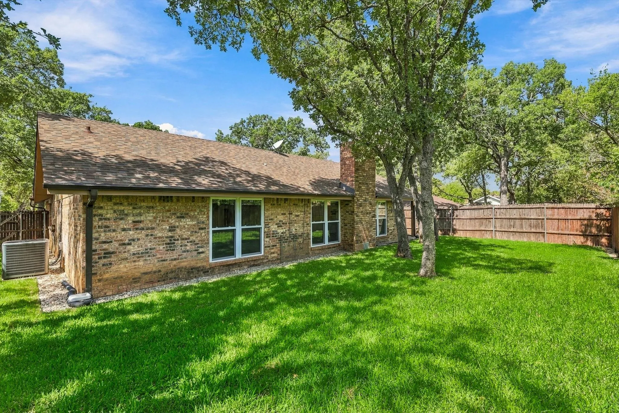 Single Family Residence For Sale in Tarrant County , 3400 Pecan Circle, Bedford, Texas 76021, 3 Bedroom, 2 Bathroom, 2 Garage spaces, 1,720 Sqft, built in 1977, mls#21387078, Real Estate Agent in Bedford, Homes For Sale in Tarrant county, Homes For Sale in Bedford, Realtor in Bedford Texas, Real Estate Brokerage Independent Realty Texas, Luminita Cordes Realtor